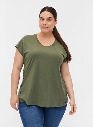 T-Shirt aus Baumwolle mit Knöpfen, Thyme, Model image number 0