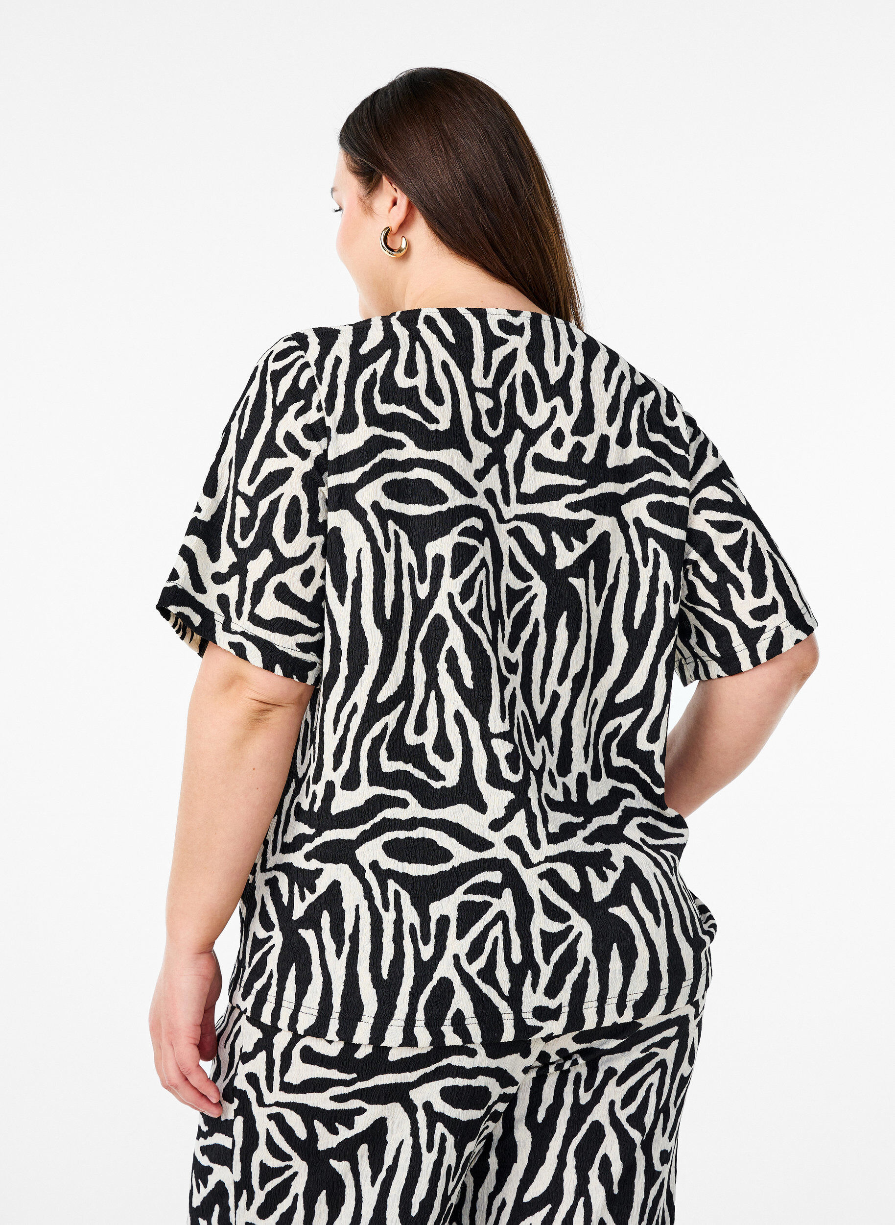 ZizziKurz&auml;rmlige Bluse mit Zebraprint, Schwarz, Model image number 2