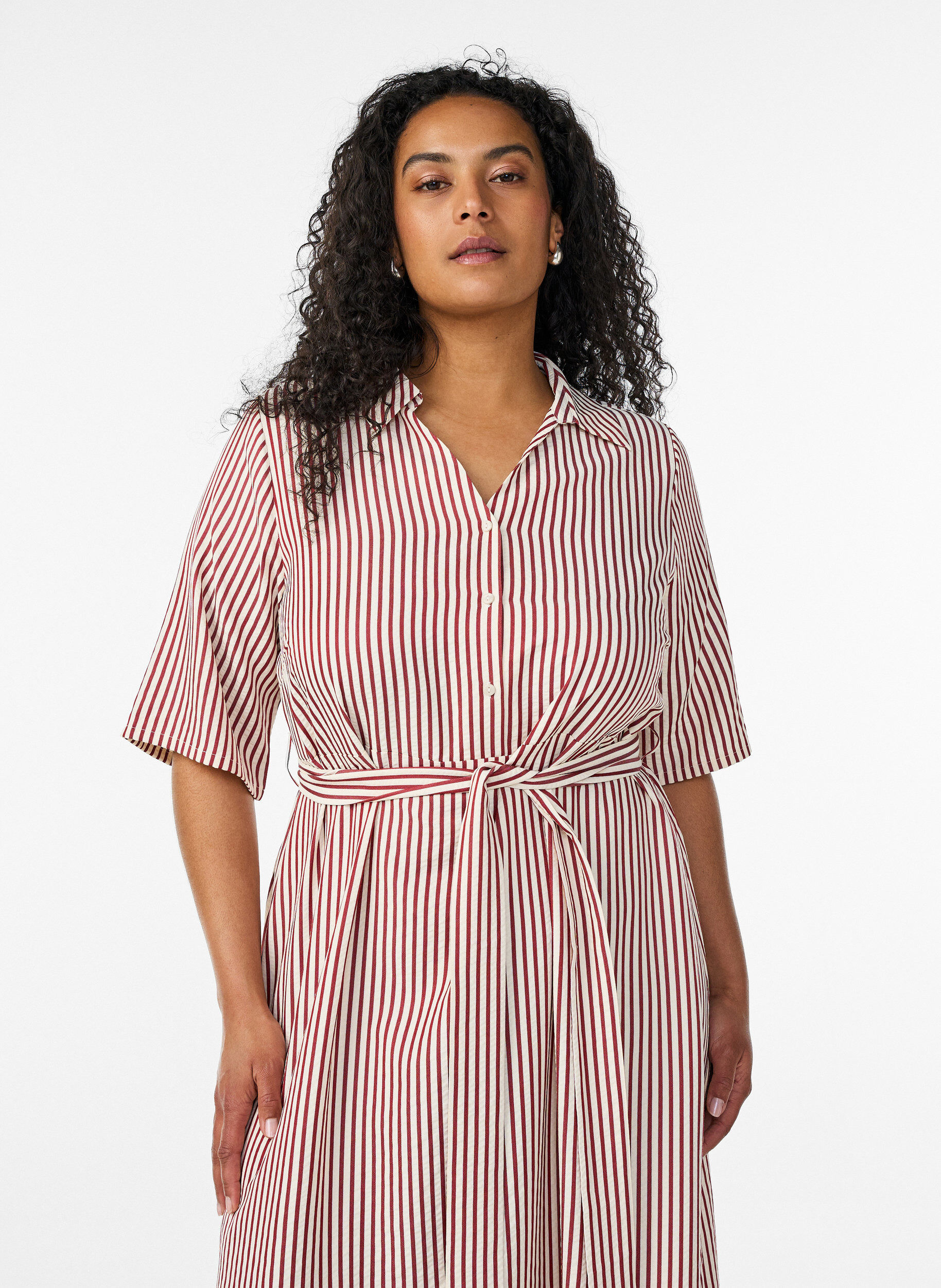 ZizziKn&ouml;chellanges Hemdblusenkleid mit Bindeg&uuml;rtel und Streifen, Rot, Model image number 2