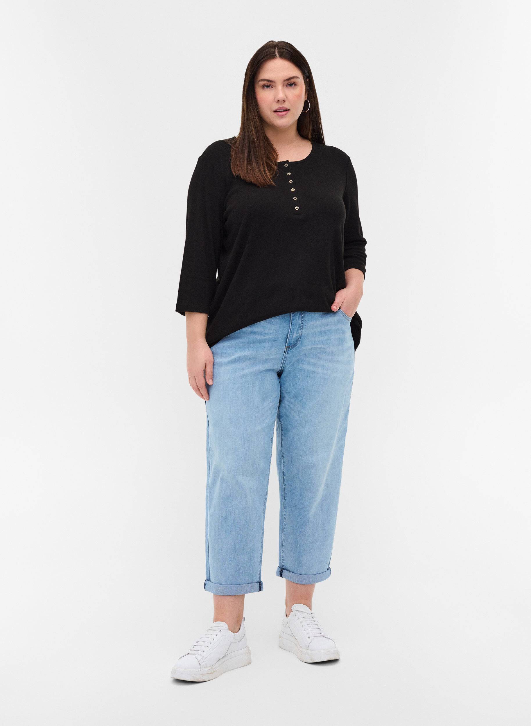 Hochgekrempelte 7/8-Jeans mit hoher Taille, Blau, Model