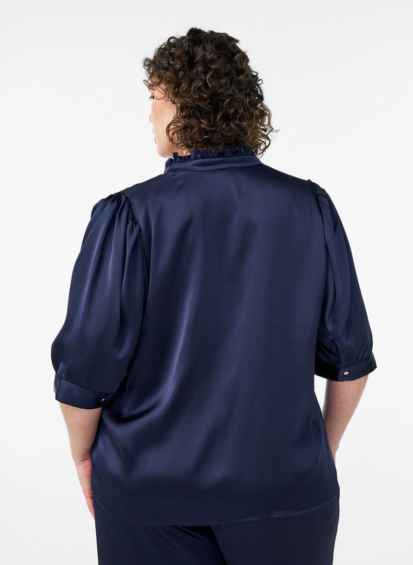 Bluse in Satin-Optik mit 1/2-&Auml;rmeln und R&uuml;schenkragen, Blau, Model image number 2