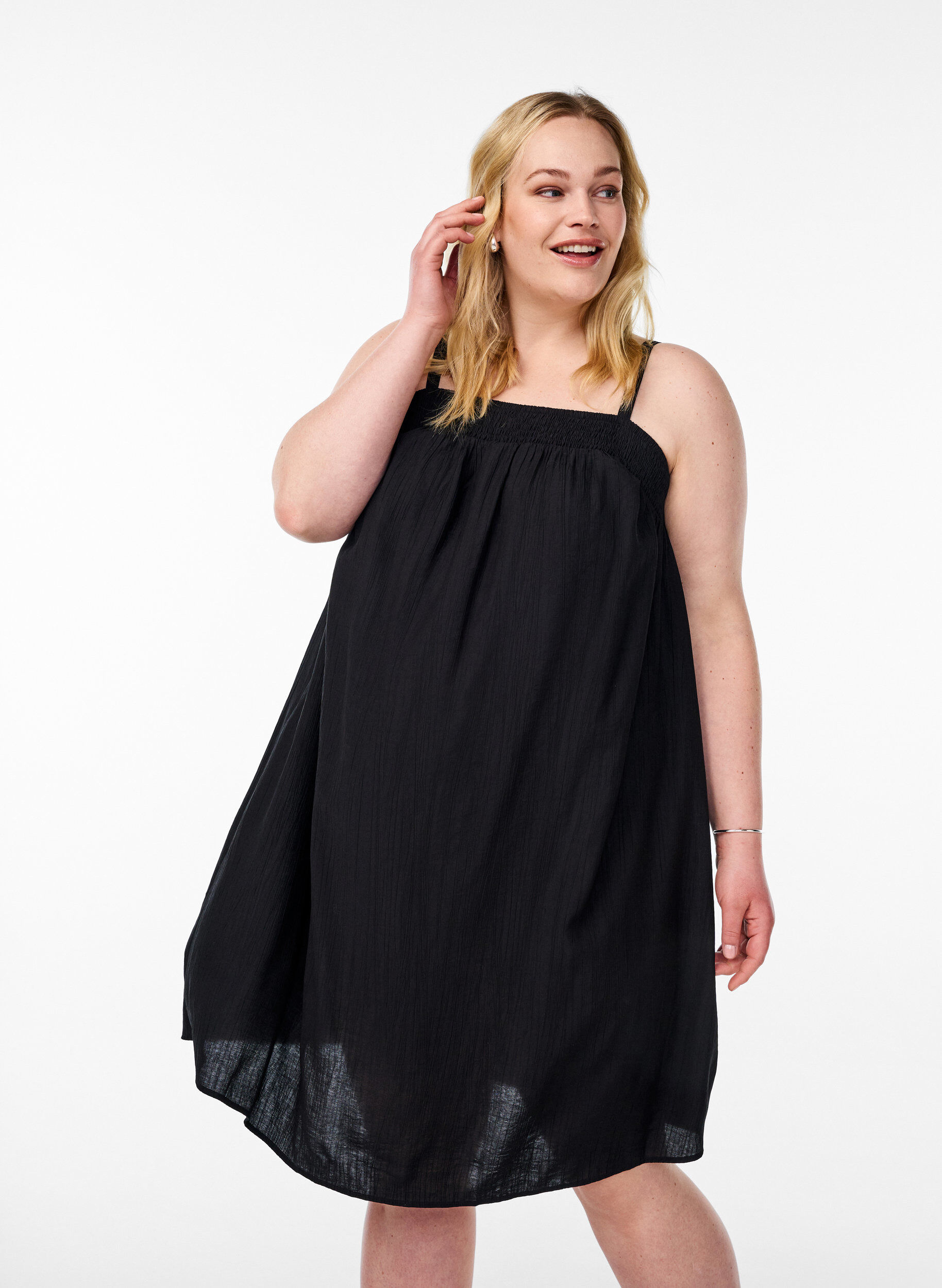 Kurzes Kleid aus Viskose mit Spaghettitr&auml;gern, Schwarz, Model