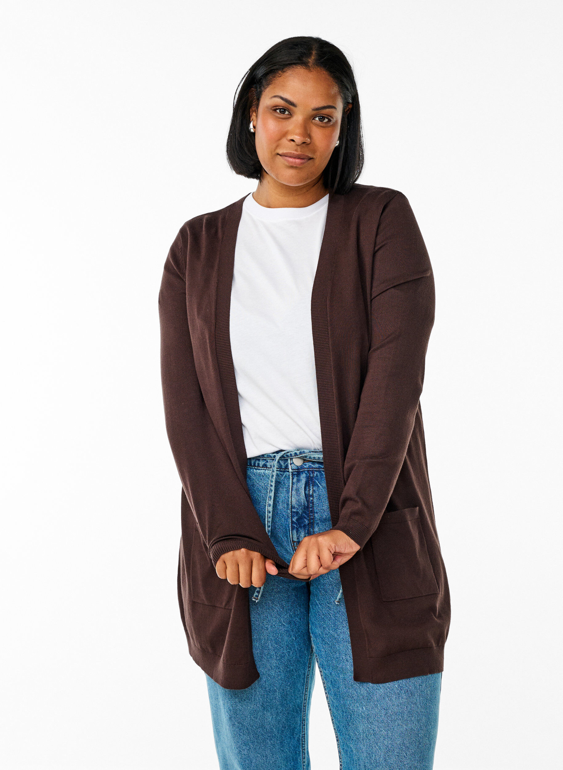 Lange Strickjacke aus Viskose-Mischung, Braun, Model