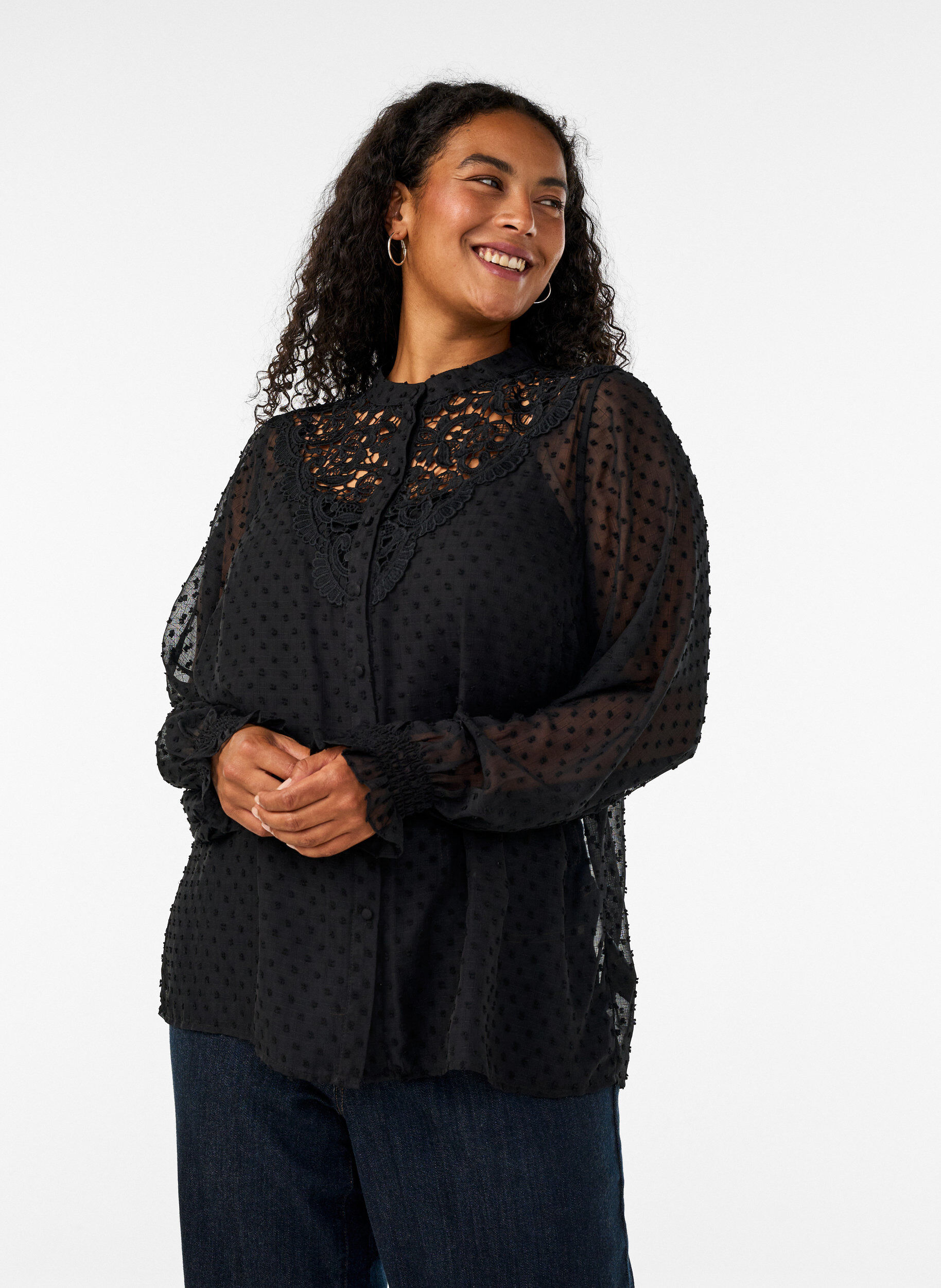 ZizziHemdbluse mit Spitzeneinsatz und Punktemuster, Schwarz, Model image number 0