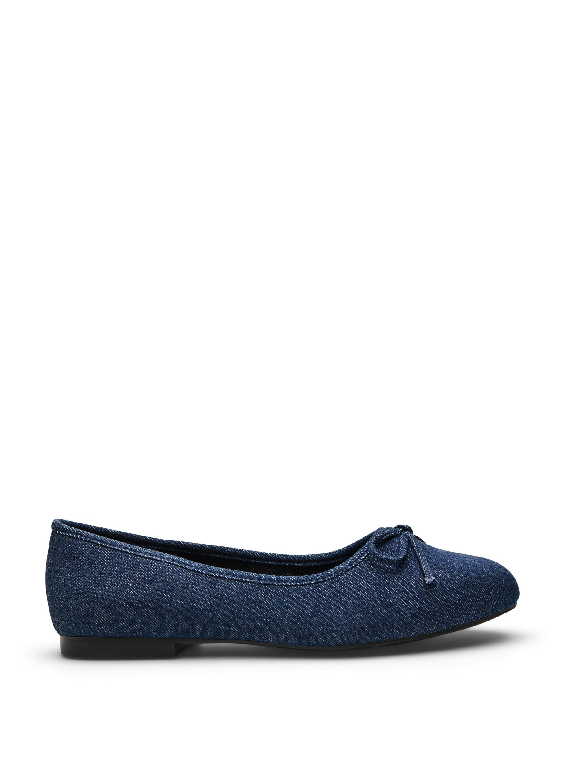 Extra-Weite &ndash; Denim-Ballerina mit Schleife