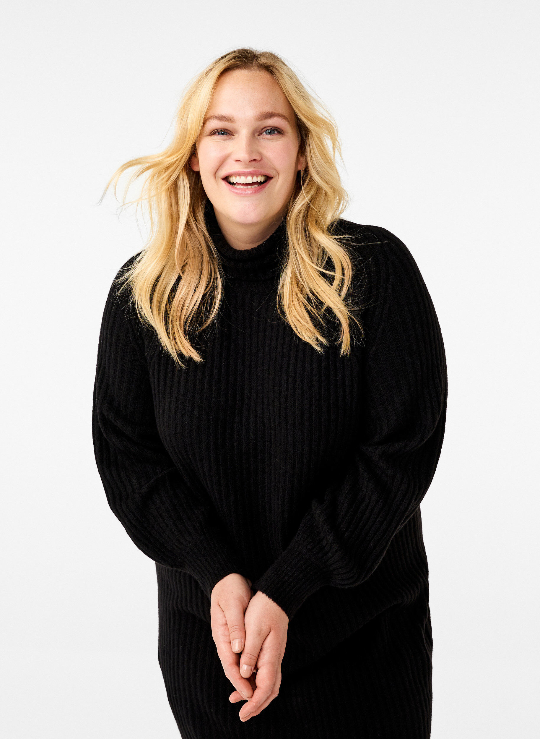 ZizziLanges Strickkleid mit Rollkragen, Black, Model image number 2