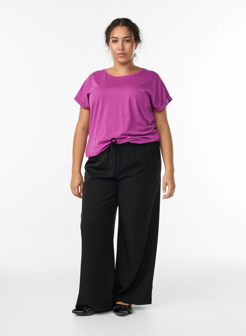 Kurzärmeliges T-Shirt aus einer Baumwollmischung, Lila, Model image number 1