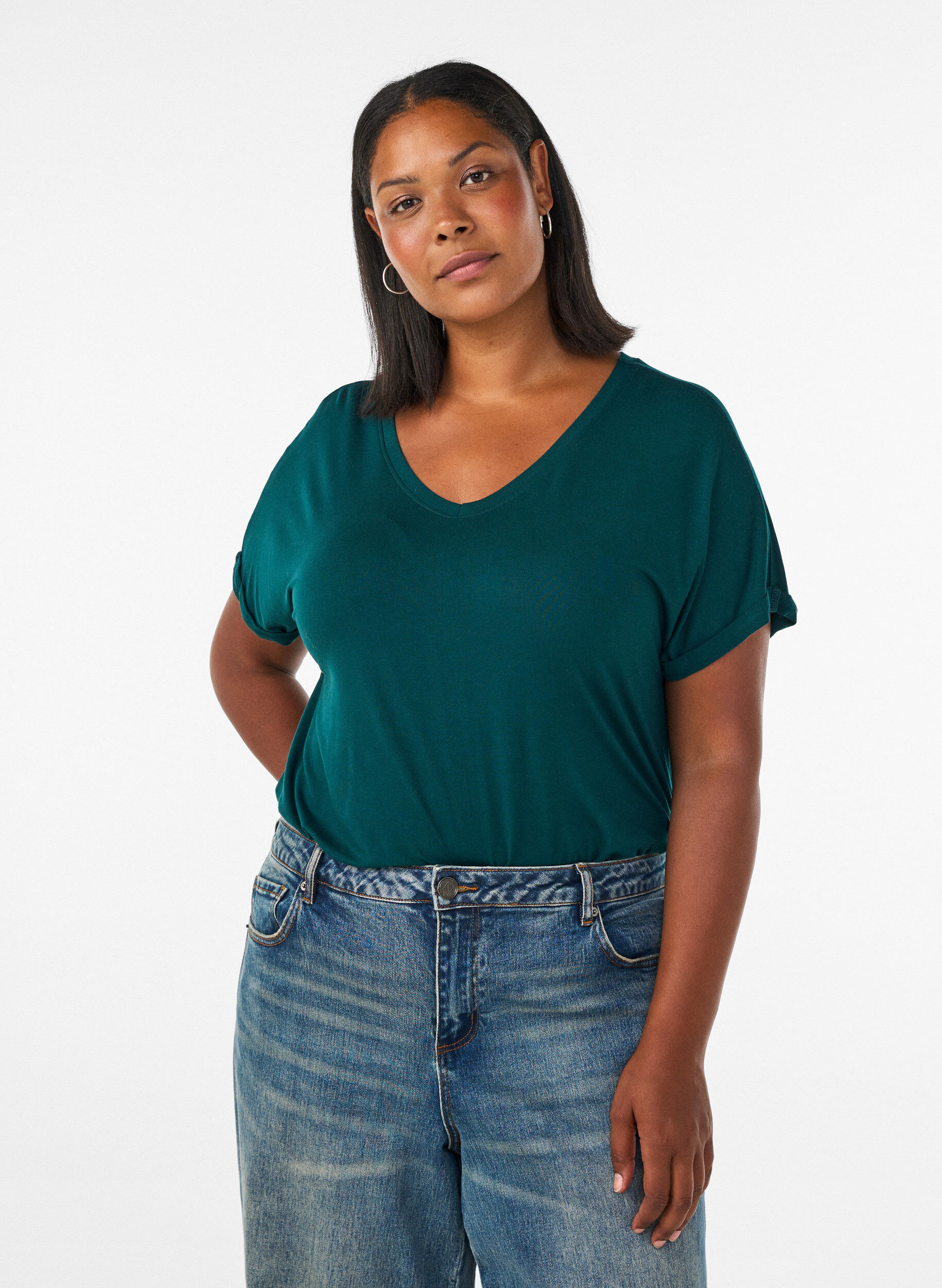 ZizziBasic T-Shirt aus Viskose mit V-Ausschnitt, Gr&uuml;n, Model image number 0