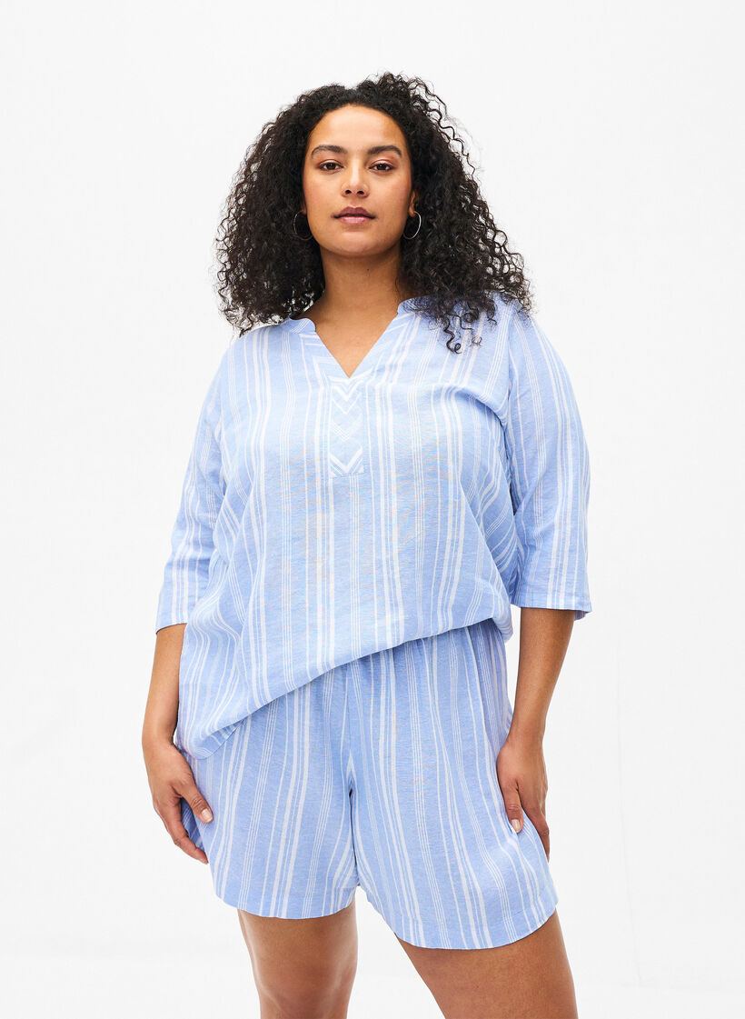 Gestreifte kurze Hose aus einer Leinen-Viskose-Mischung, Blau, Model image number 0