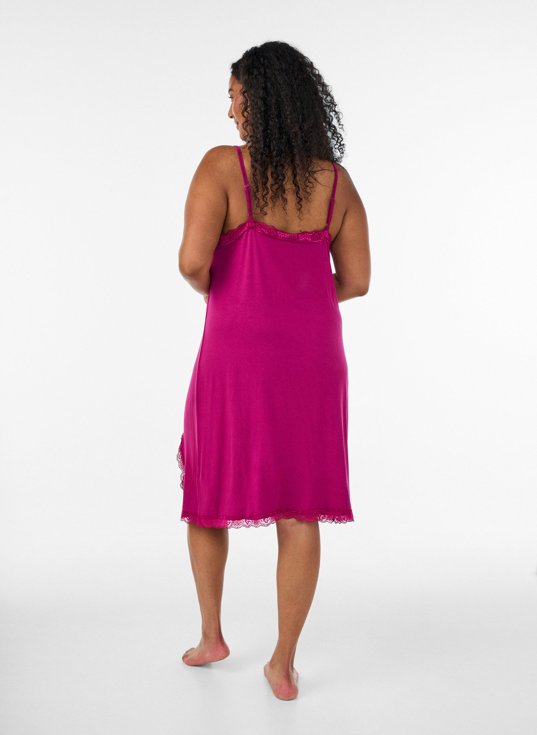 ZizziNachthemd aus Viskose mit Spitze und Schlitzen, Rot, Model image number 1