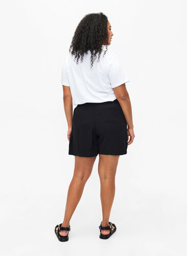 Locker sitzende Shorts aus Viskose, Black, Model image number 1