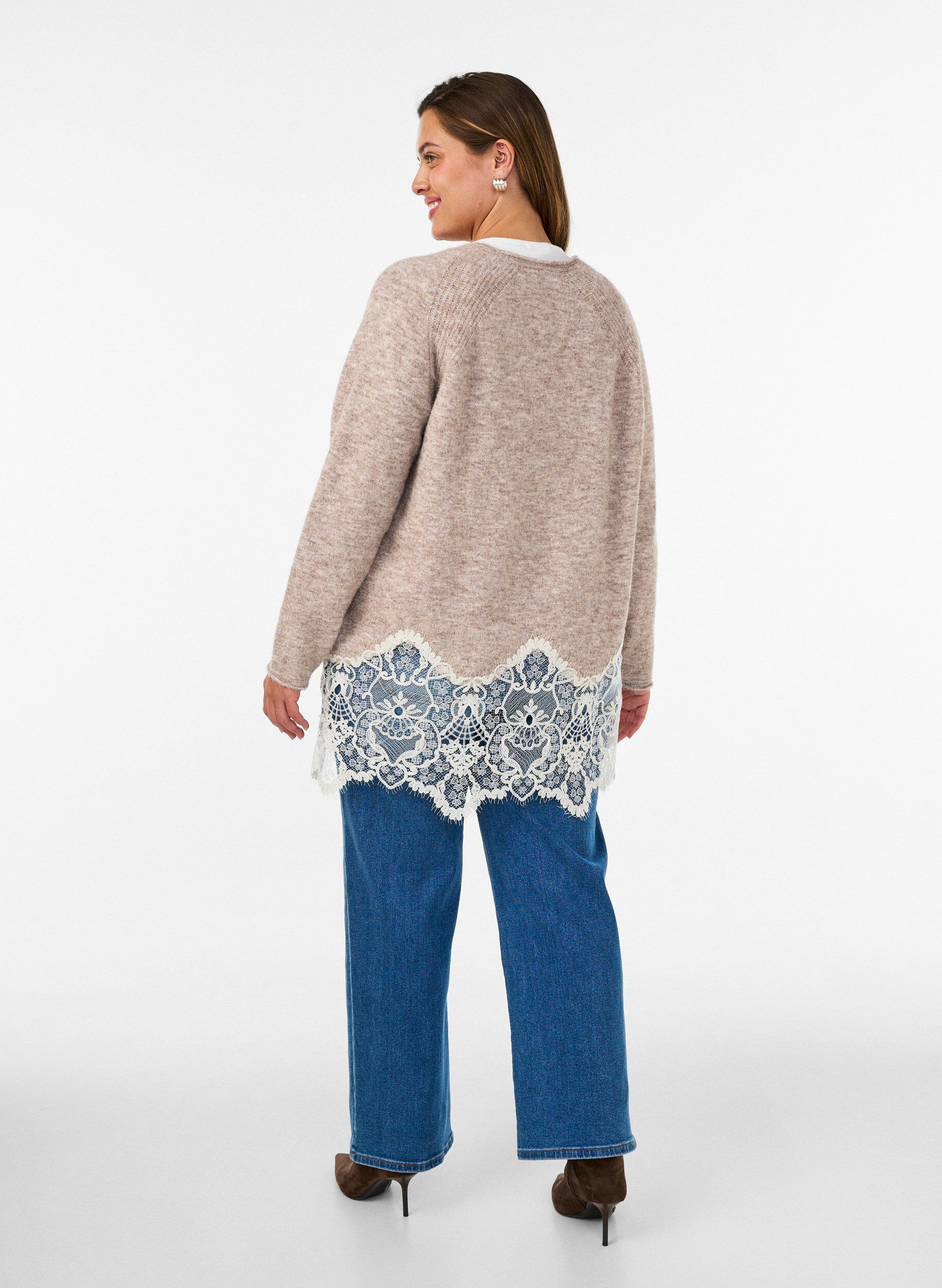 ZizziStrickpullover mit Raglan&auml;rmeln und breitem Spitzenbesatz, Beige, Model image number 2