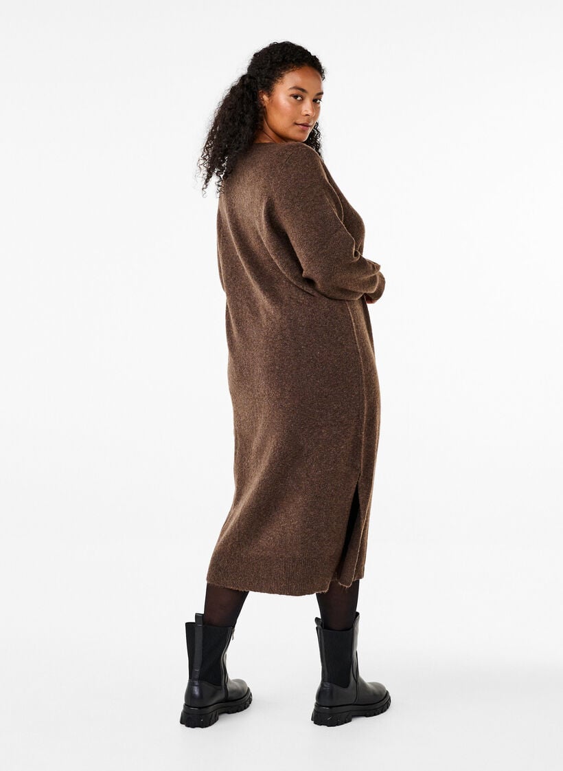 Lang&auml;rmliges Strickkleid mit V-Ausschnitt, Braun, Model image number 1