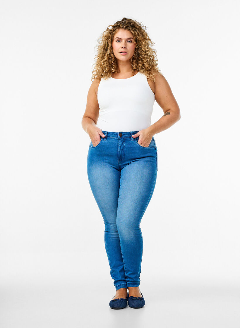 Super Slim Amy Jeans mit hoher Taille, Light blue, Model image number 0