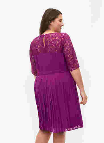 Kurzärmeliges Kleid mit Spitzenoberteil, Grape Juice, Model image number 1