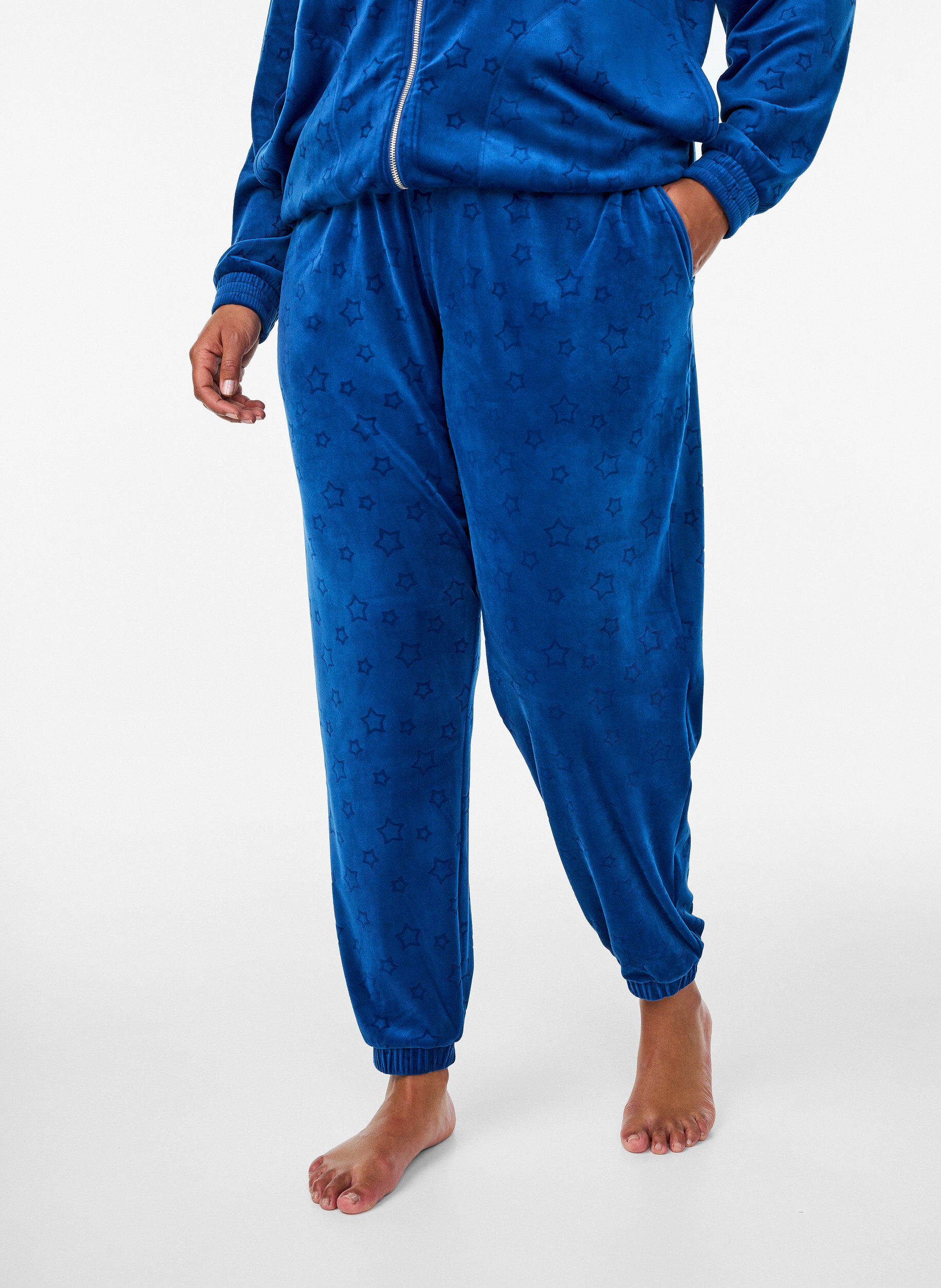 ZizziVelourhose mit gepr&auml;gtem Muster, Blau, Model image number 2