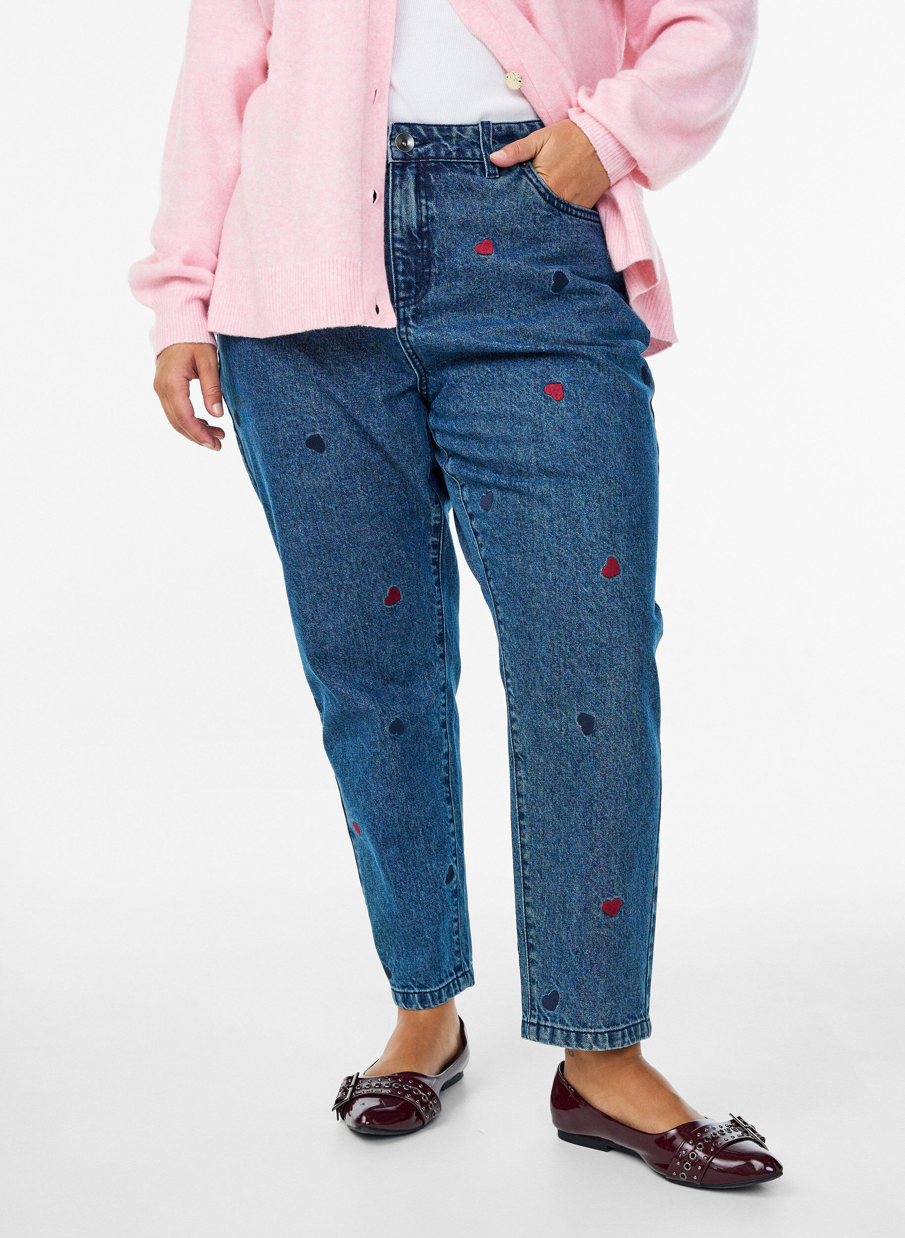 ZizziMille Mom Fit Jeans mit Stickerei, Blau, Model image number 2