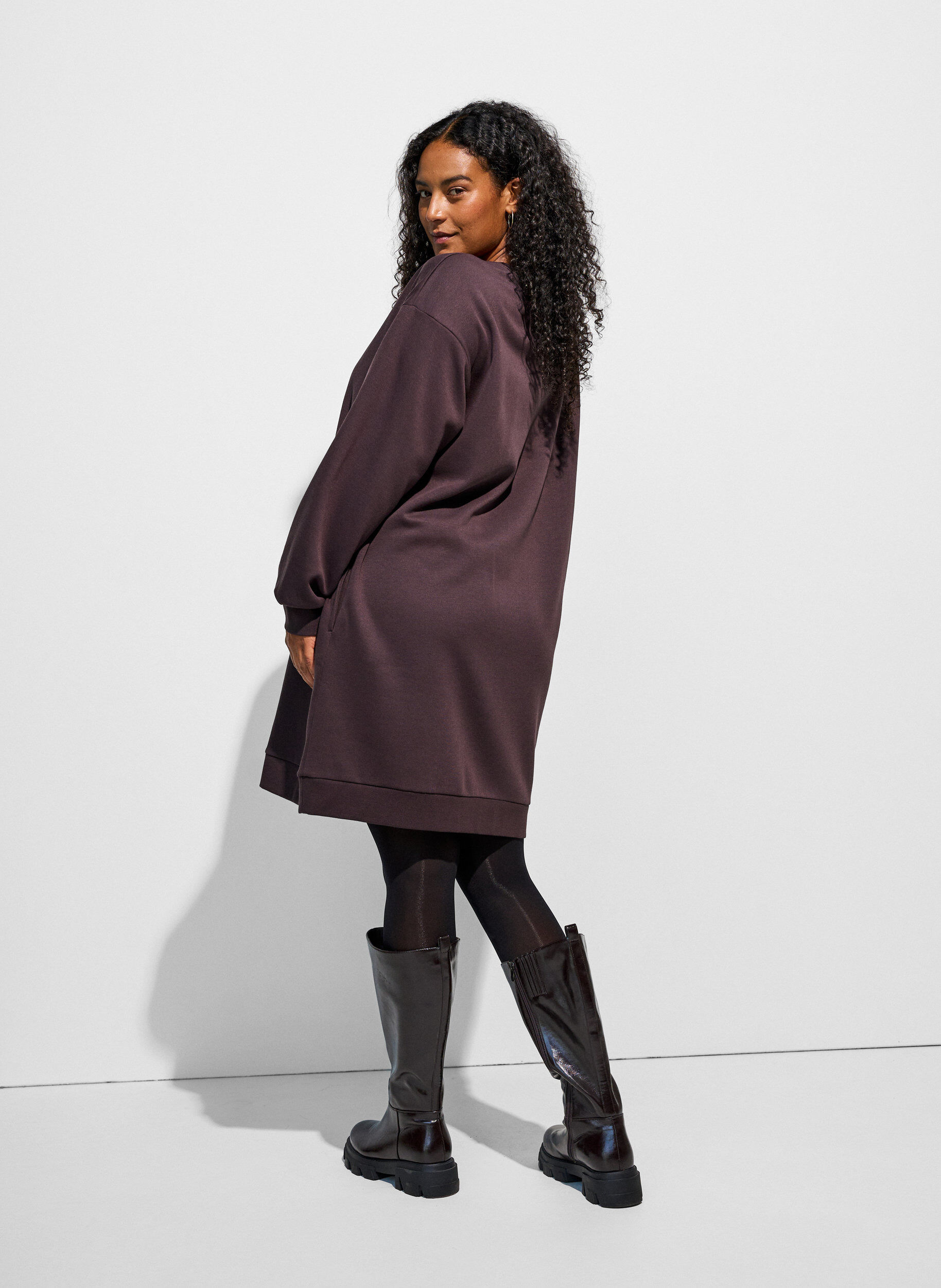 ZizziLockeres Sweatkleid mit Taschen, Braun, Model image number 2