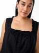 &Auml;rmellose Bluse mit Lochstickerei und R&uuml;schen, Schwarz, Model image number 3