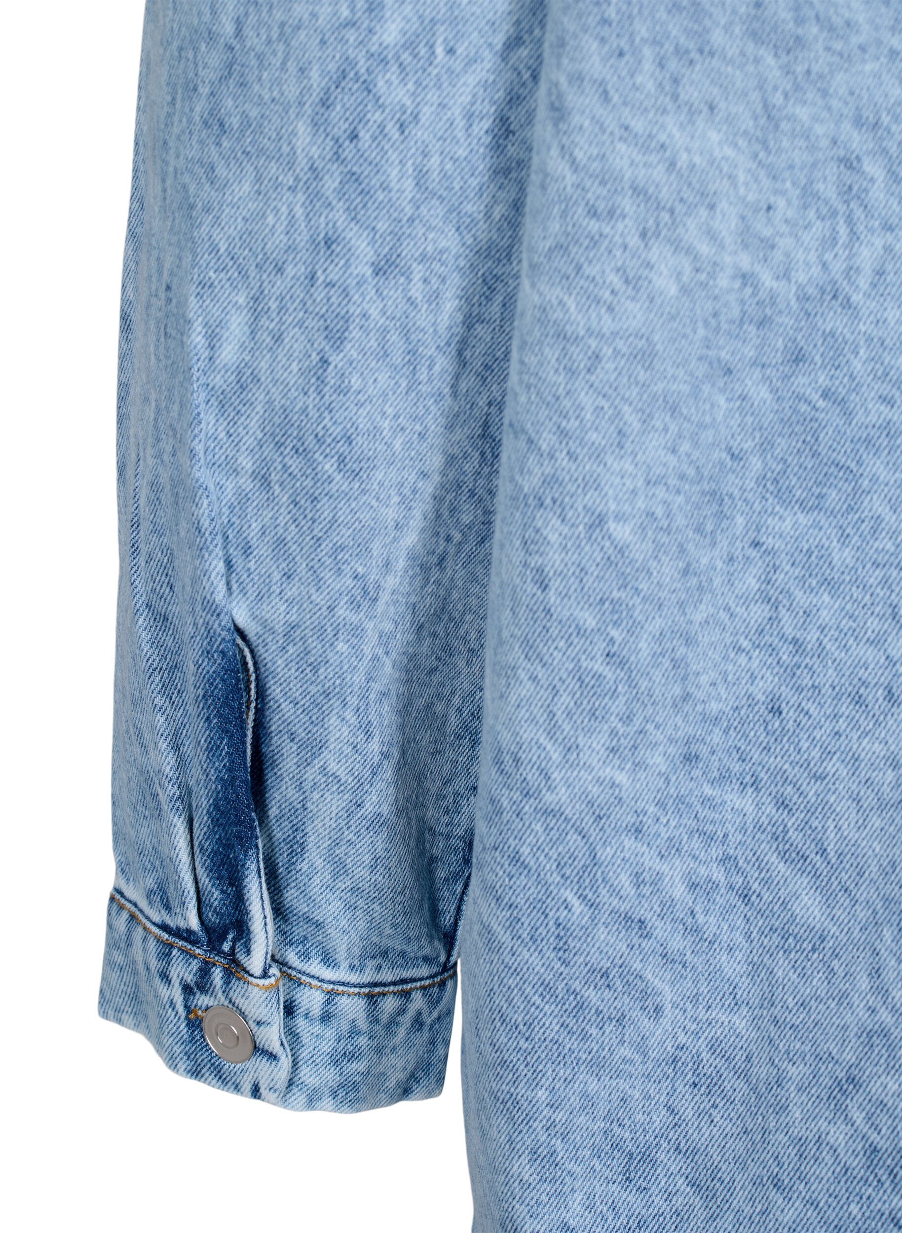 ZizziLocker sitzende Jeansjacke mit Kn&ouml;pfen, Light blue denim, Packshot image number 4