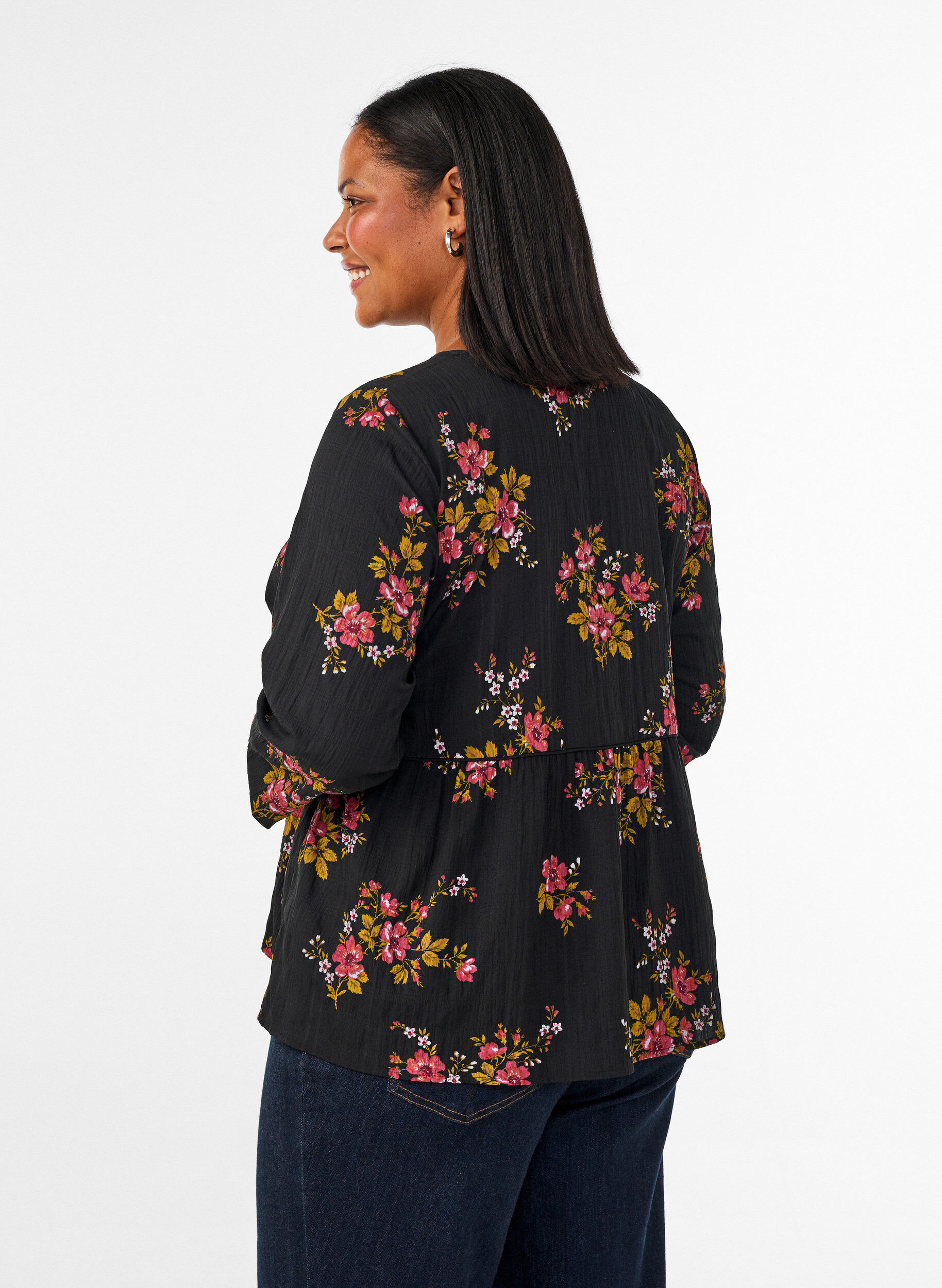 ZizziLang&auml;rmelige Bluse mit gebl&uuml;mtem Muster, Schwarz, Model image number 2