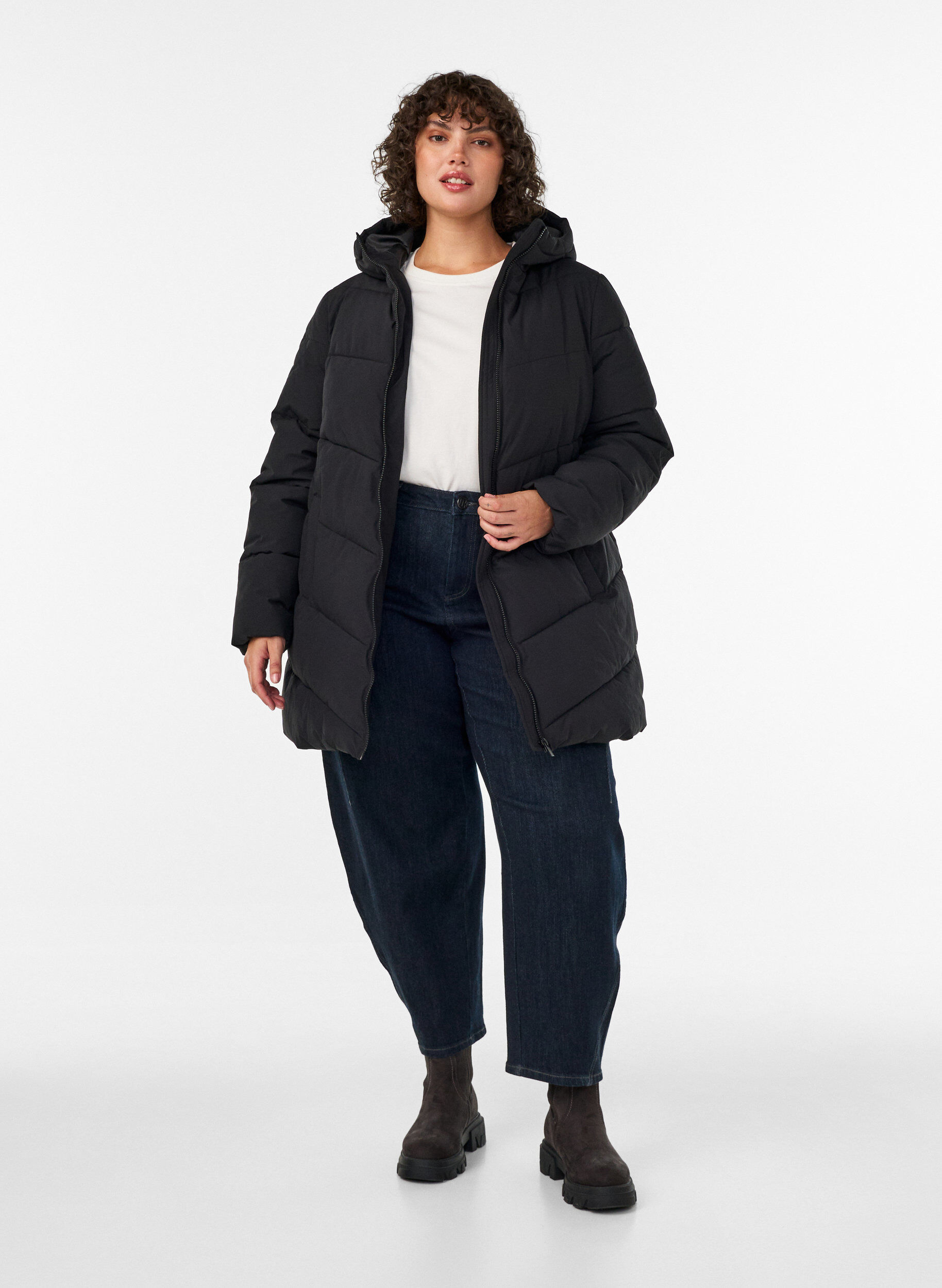 ZizziMittellange Steppjacke mit Kapuze, Schwarz, Model image number 1