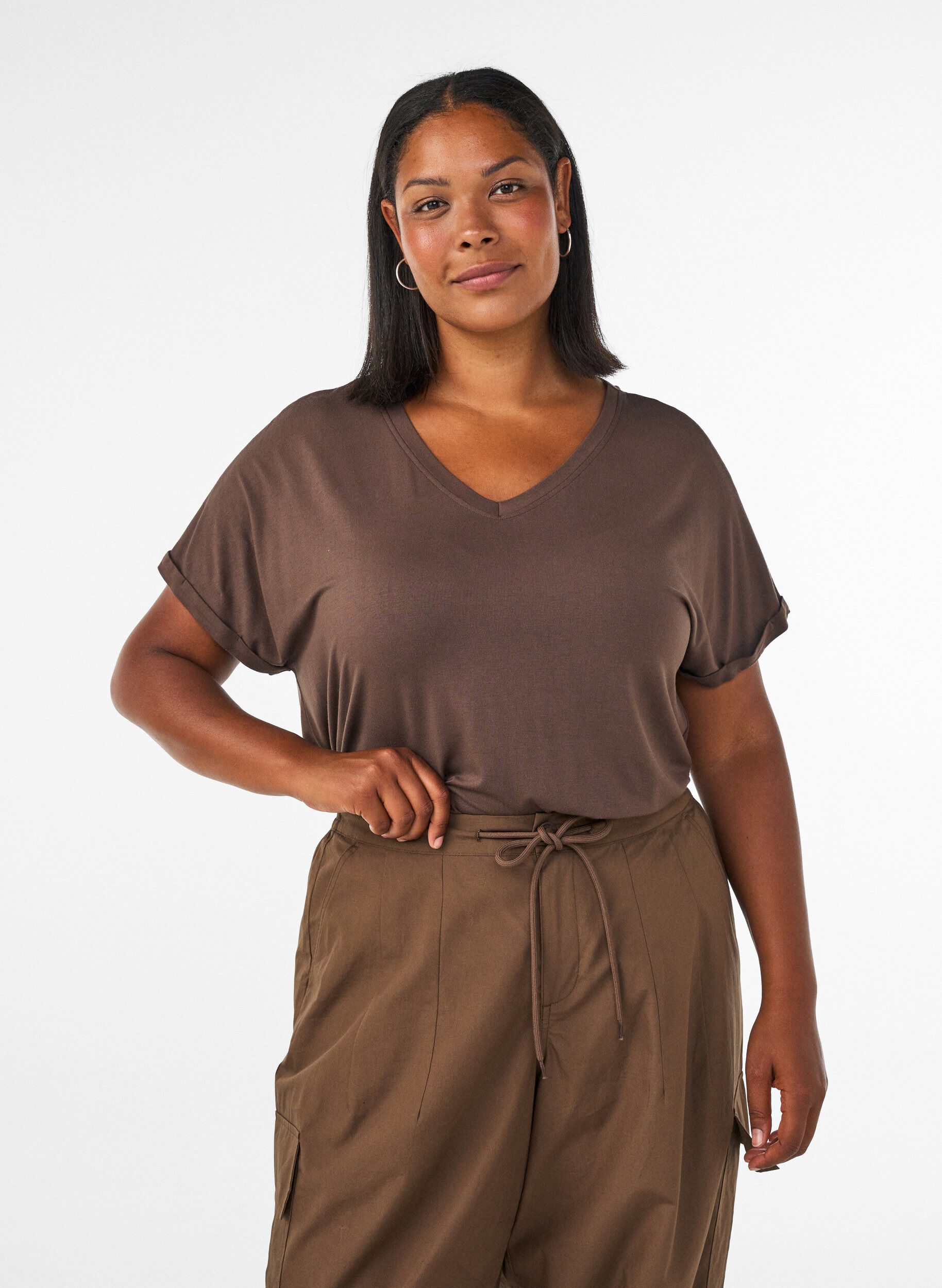 ZizziBasic T-Shirt aus Viskose mit V-Ausschnitt, Braun, Model image number 0