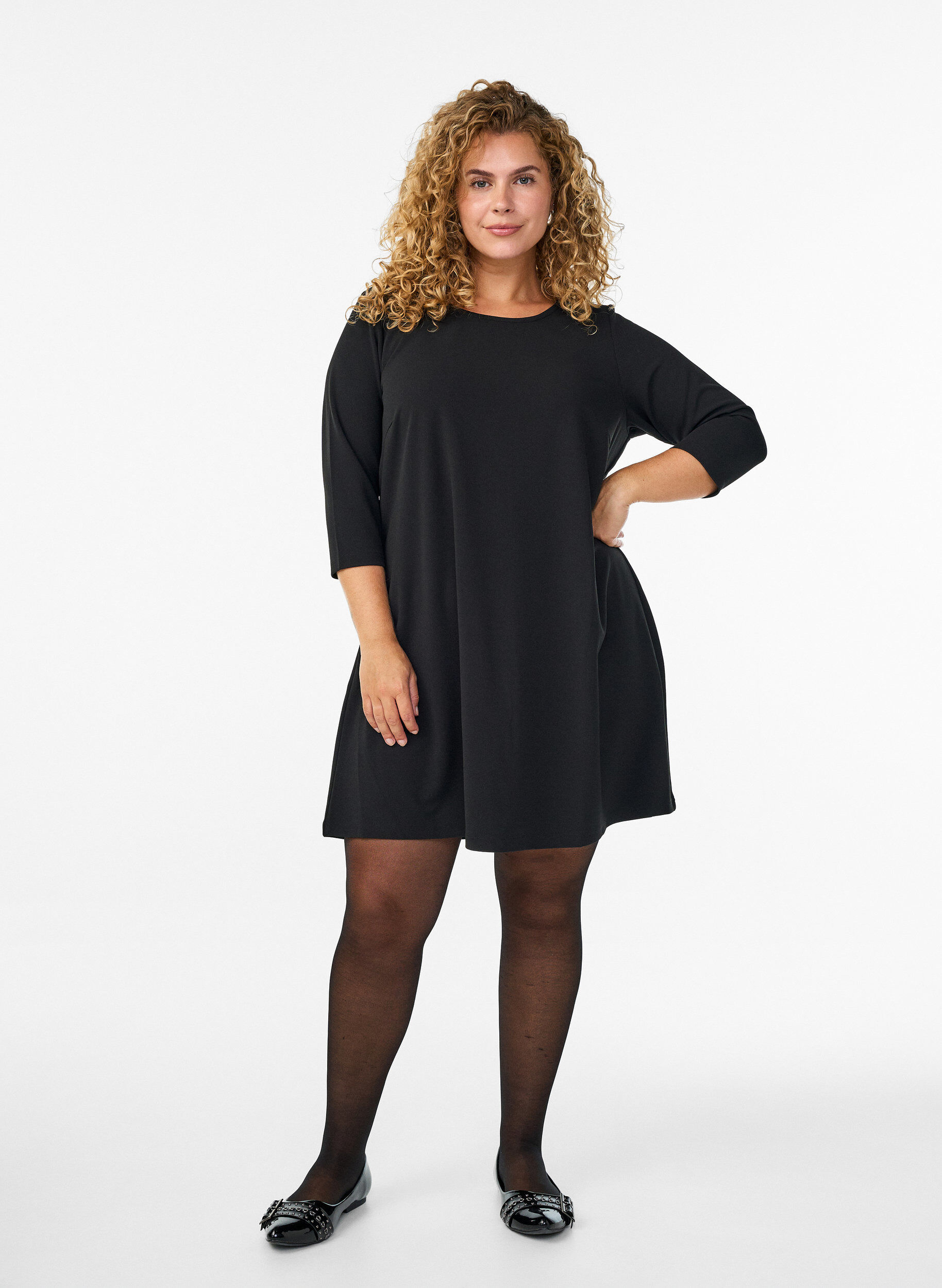 ZizziFLASH - Kurz geschnittenes A-Linien Kleid aus Webstoff mit 3/4 &Auml;rmeln, Schwarz, Model image number 1