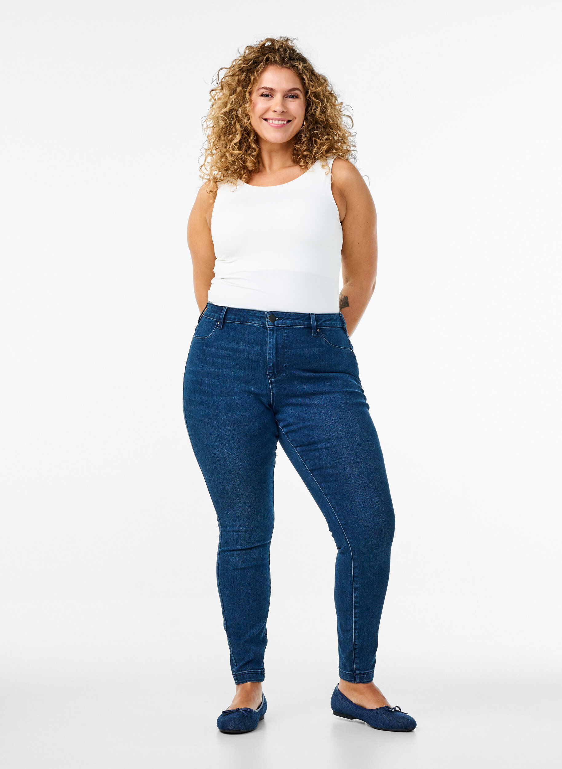 Jeggings aus Baumwollmischung, Blau, Model