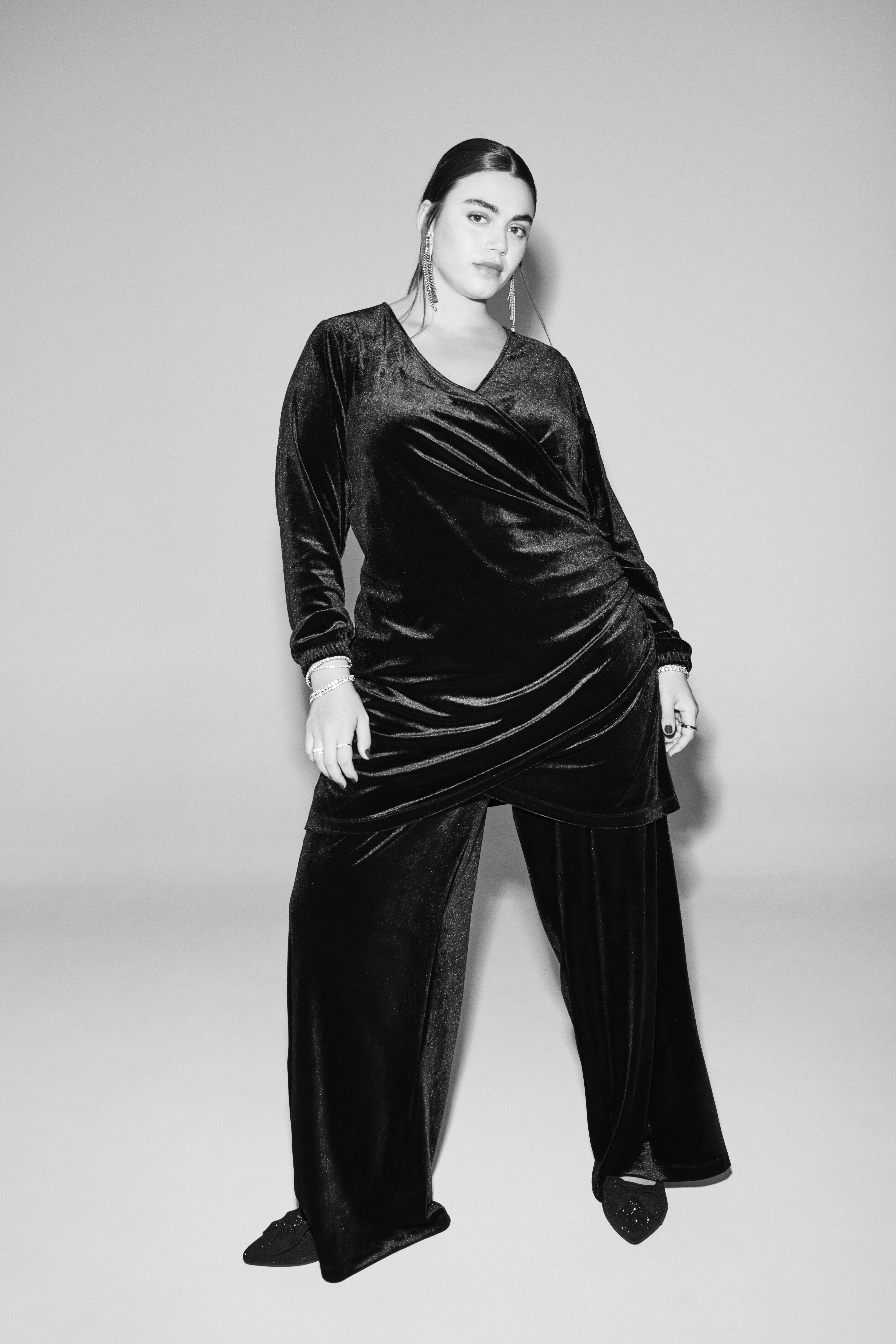 ZizziVelours-Set mit Details, , Model