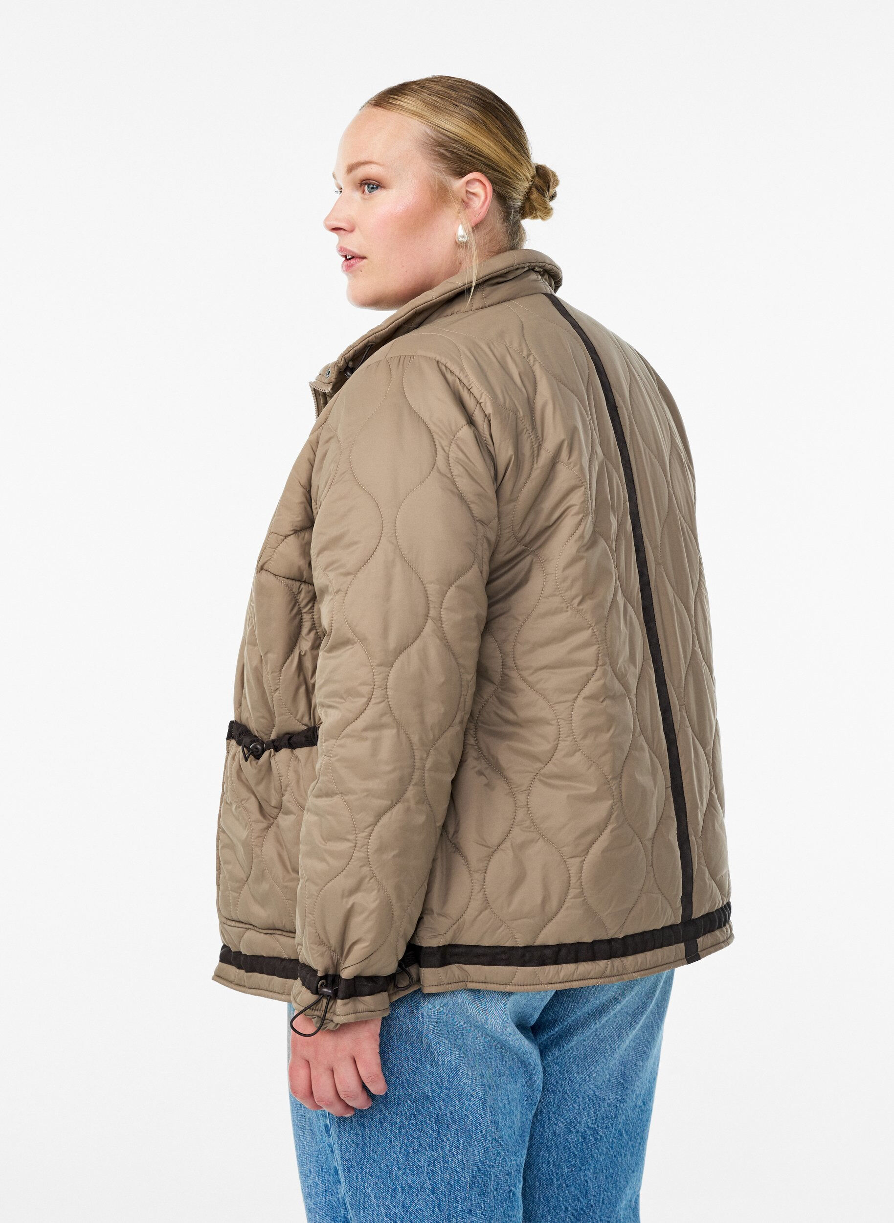 ZizziKurze Steppjacke mit Kontrastdetails, Beige, Model image number 2