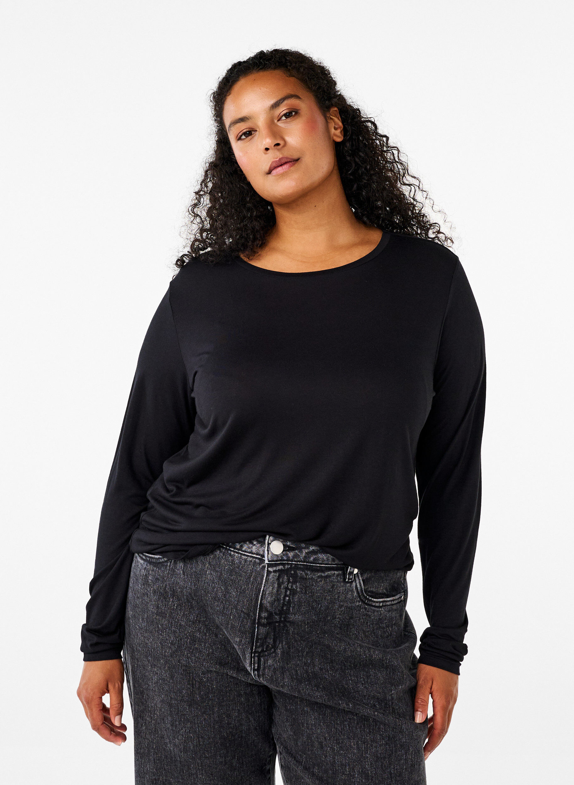 Lang&auml;rmelige Bluse aus Wolle und Viskose, Schwarz, Model