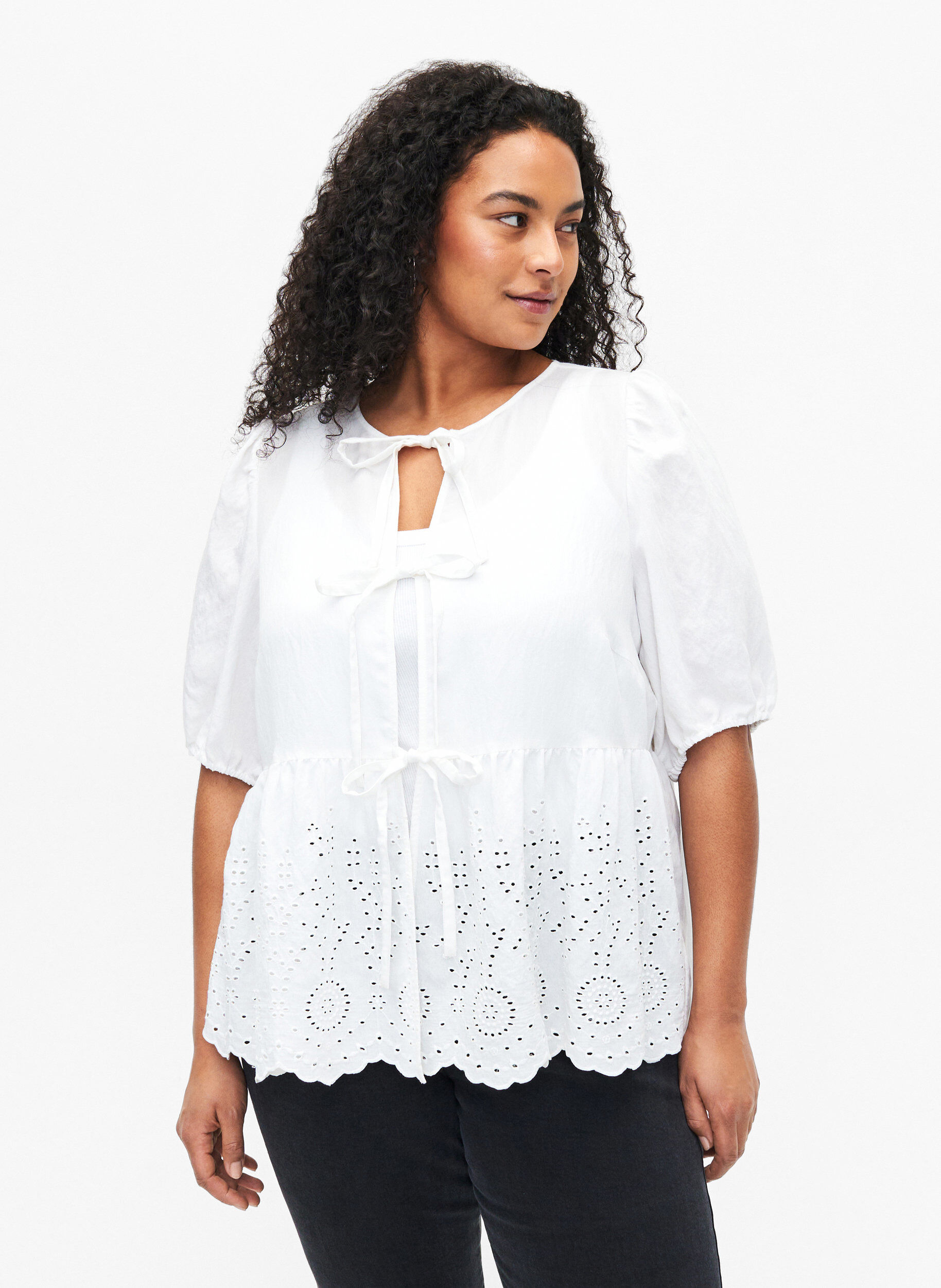 Zizzi Viskosebluse mit Lochstickerei, Bright White, Model image number 0