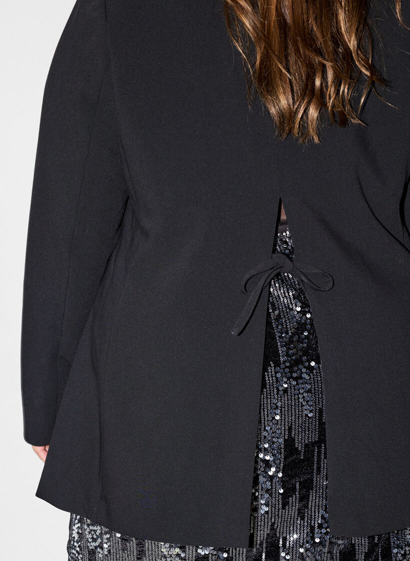 Blazer mit R&uuml;ckenschlitz und Bindedetail, Schwarz, Model image number 4