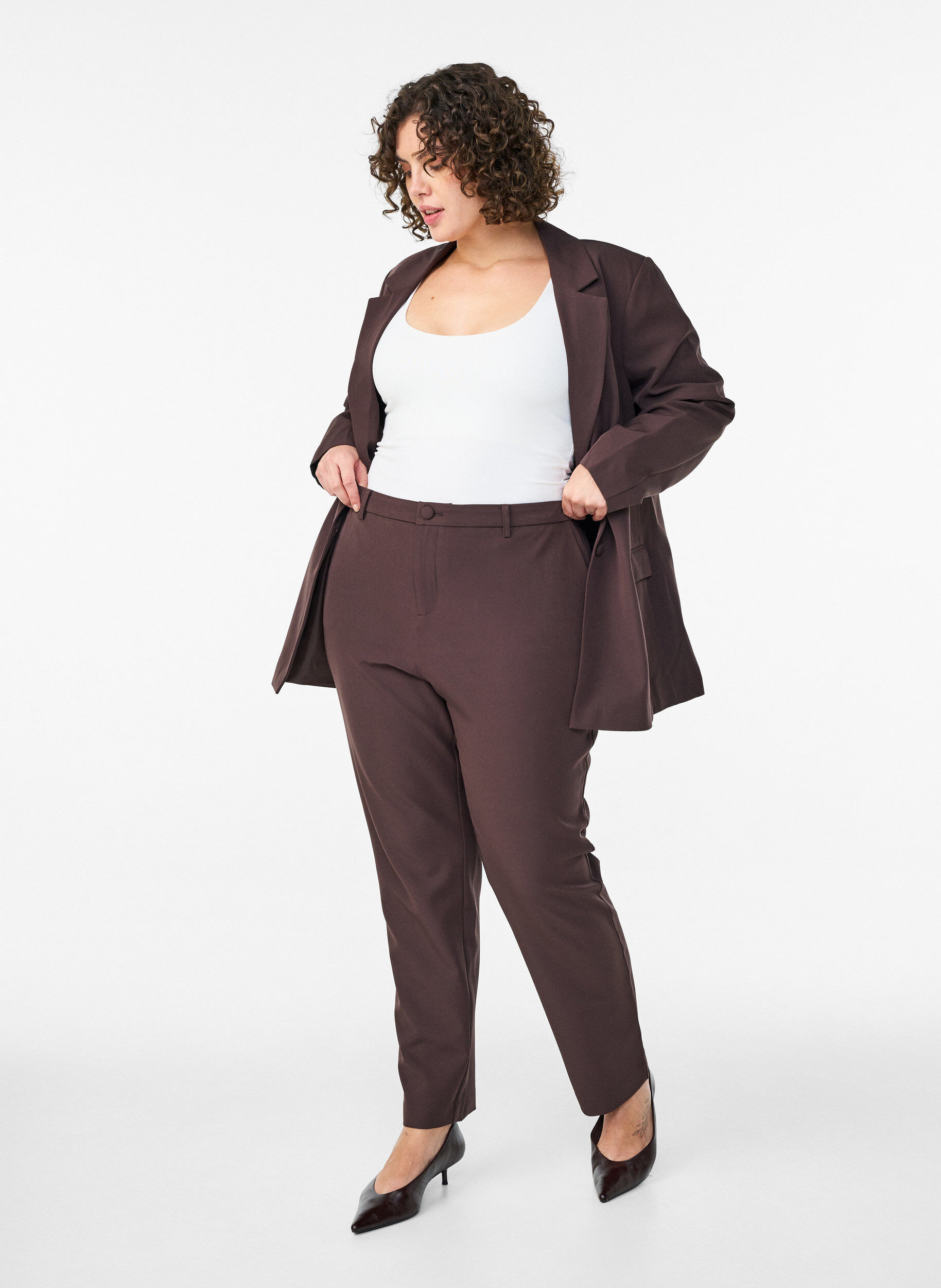 ZizziHose mit Taschen und geraden Beinen, Braun, Model image number 0