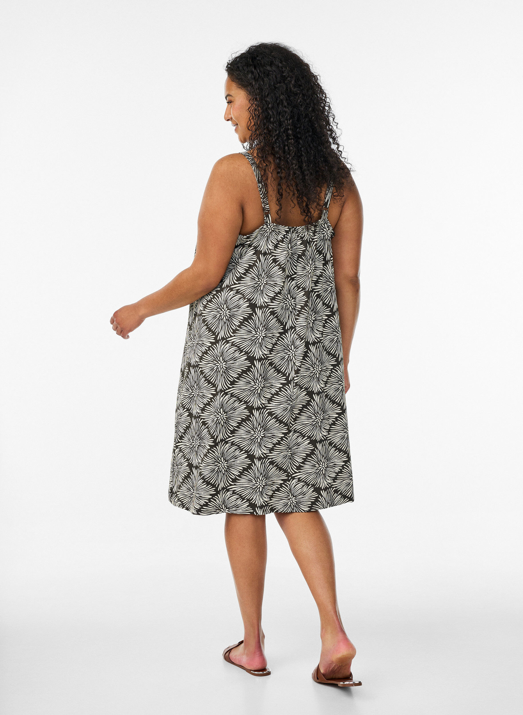 ZizziMidi-Tr&auml;gerkleid aus Bio-Baumwolle, Schwarz, Model image number 2