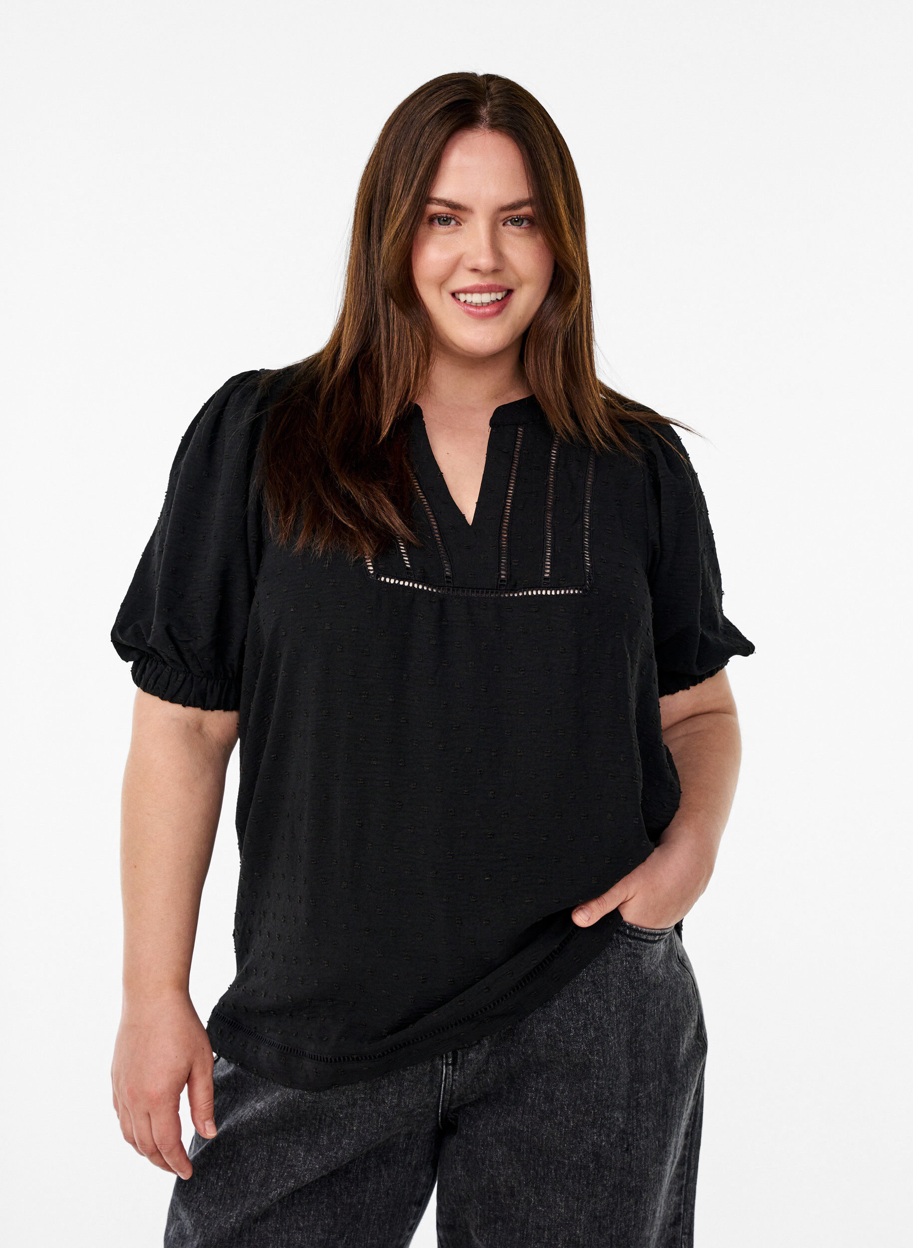 Bluse mit kurzen Puff&auml;rmeln und gepunkteter Textur, Black, Model