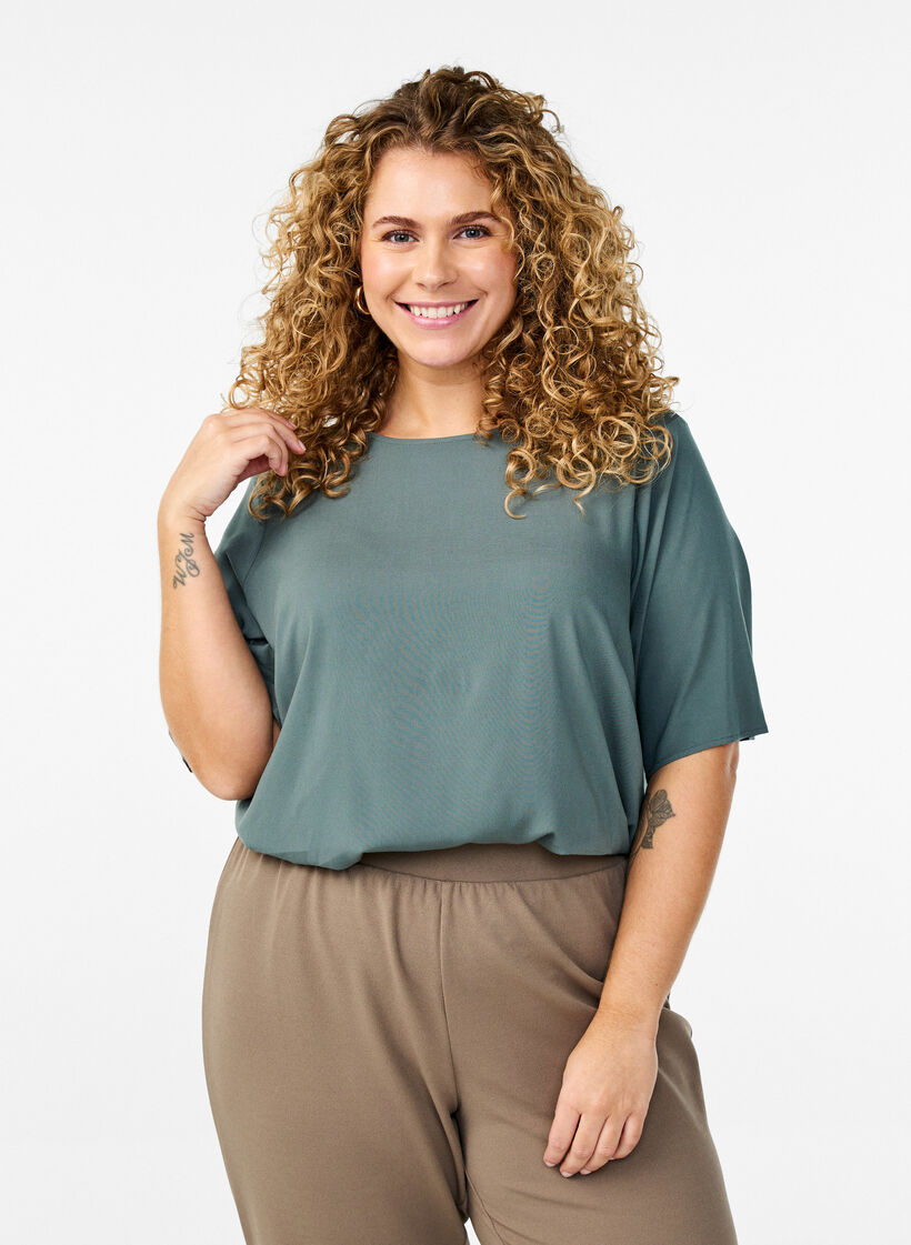 FLASH – Kurzärmelige, gewebte Bluse mit Rundhals, Grün, Model image number 0