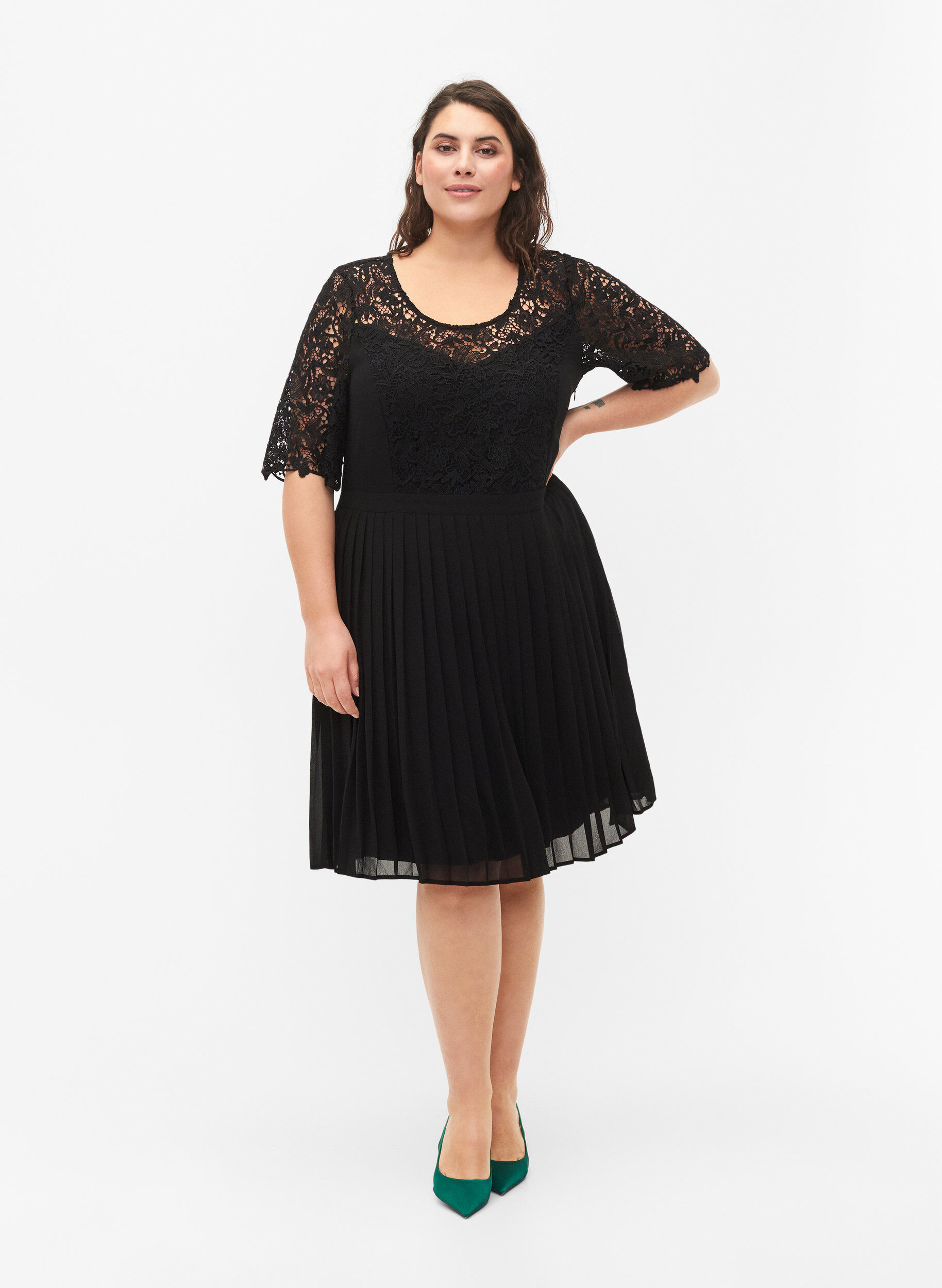 ZizziKurz&auml;rmeliges Kleid mit Spitzenoberteil, Black, Model image number 2