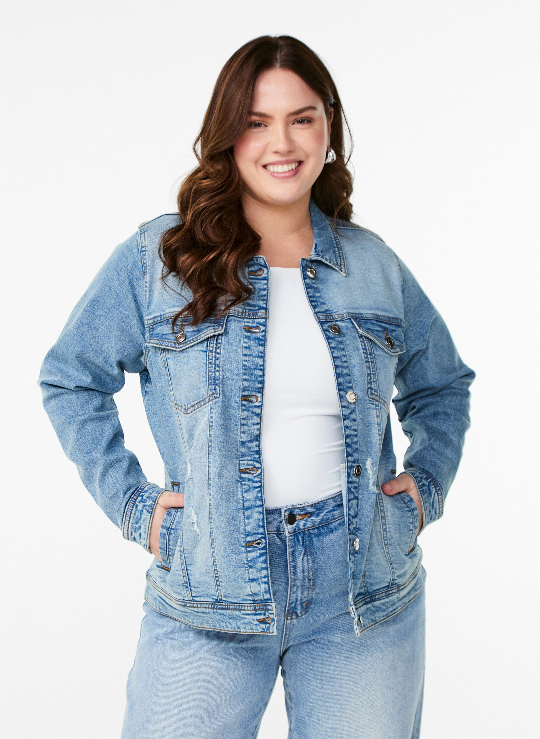 Jeansjacke im klassischen Schnitt, Blau, Model