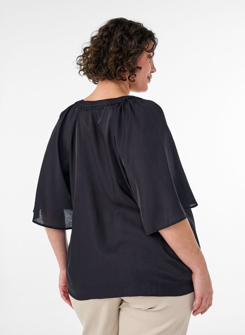 Bluse aus Viskose mit V-Ausschnitt und Zierdetails, Schwarz, Model image number 2
