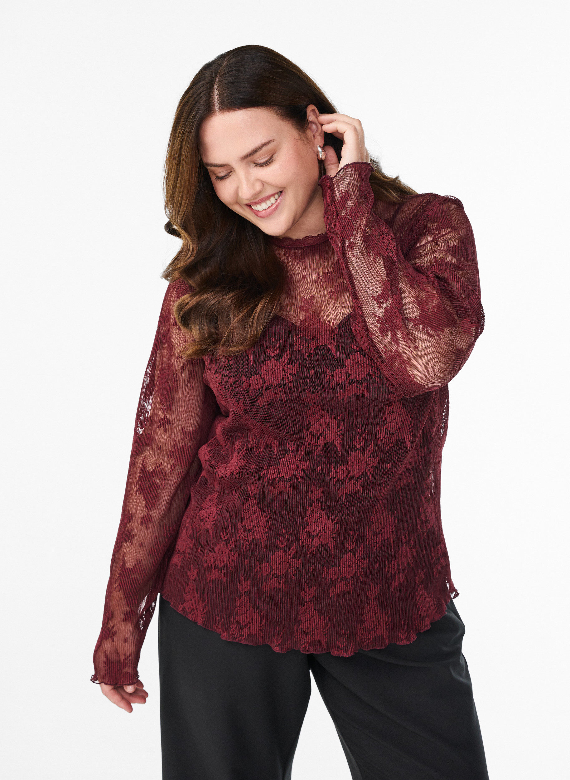 Lang&auml;rmelige Bluse aus Mesh mit Spitzenmuster, Dunkles Bordeaux, Model