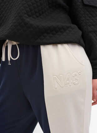 Sweatpants mit Colour-Block, Night Sky/Off White, Model image number 2