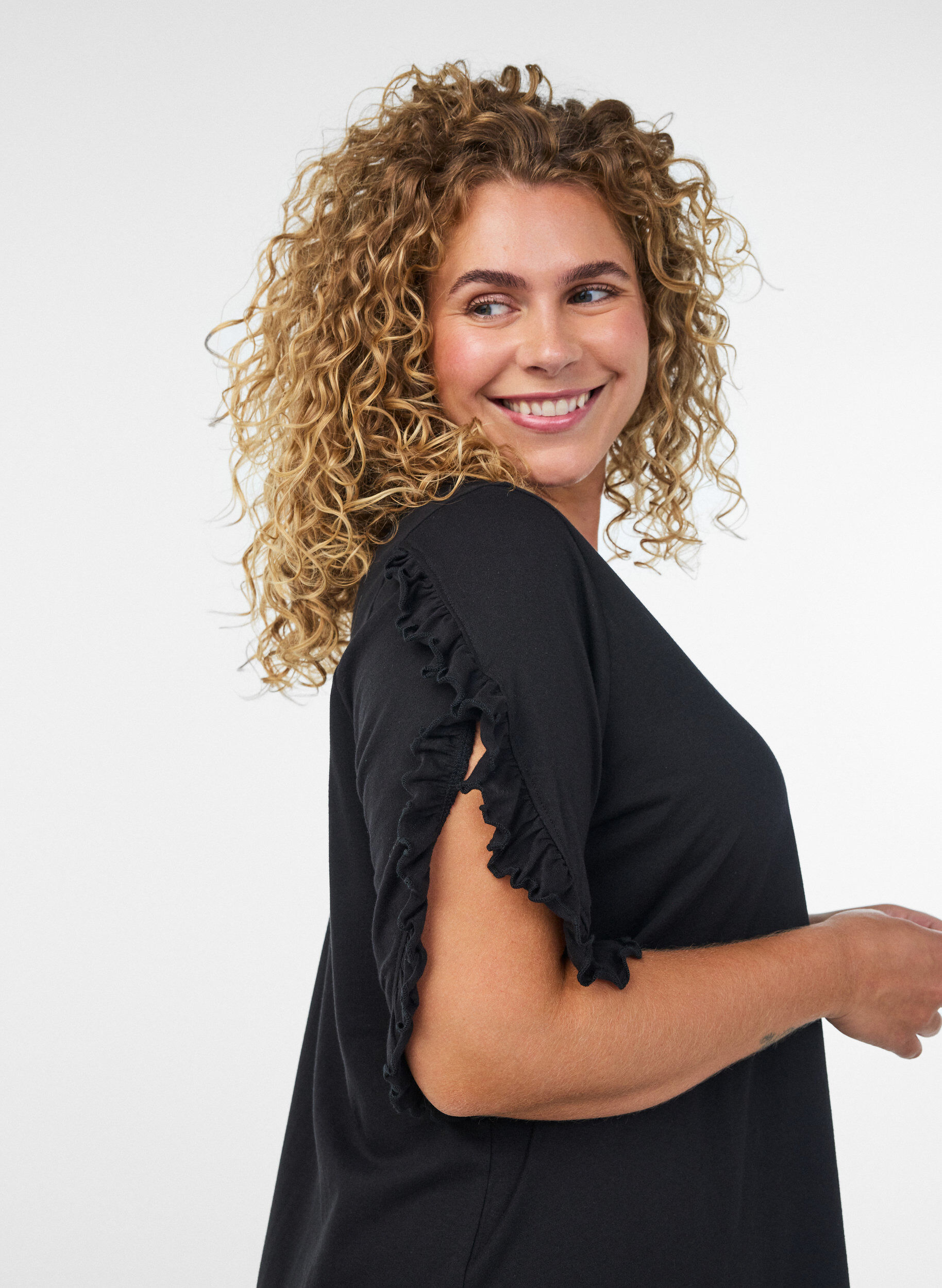 ZizziNachthemd aus Bio-Baumwolle mit R&uuml;schen&auml;rmeln, Schwarz, Model image number 3