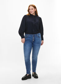 Sanna Jeans mit super schmaler Passform und Knopfverschluss, Blue denim, Model