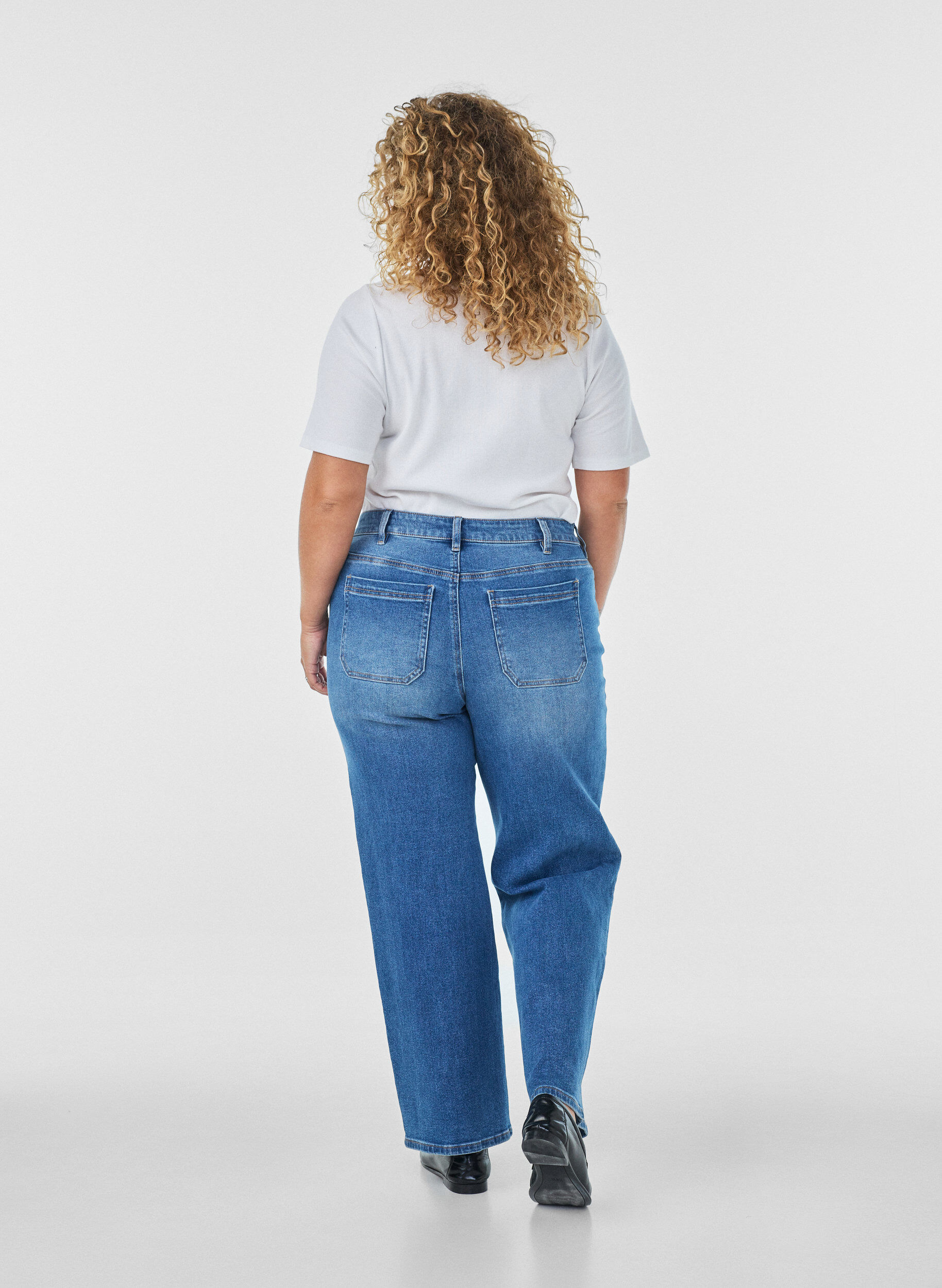 ZizziStraight Jeans mit leicht abgenutzter Optik, Blau, Model image number 1