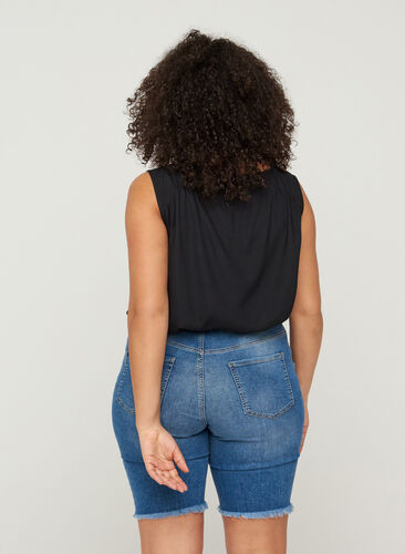 Slim Fit Denim-Shorts mit Fransensaum, Dark blue denim, Model image number 1
