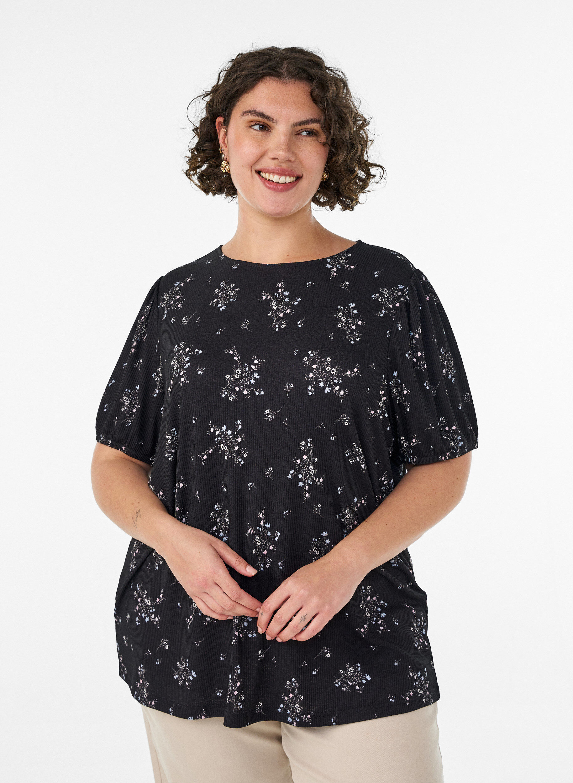 Gemusterte Bluse mit kurzen &Auml;rmeln, Schwarz, Model