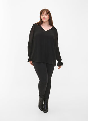 Bluse mit V-Ausschnitt und Rüschenärmeln, Black, Model image number 3