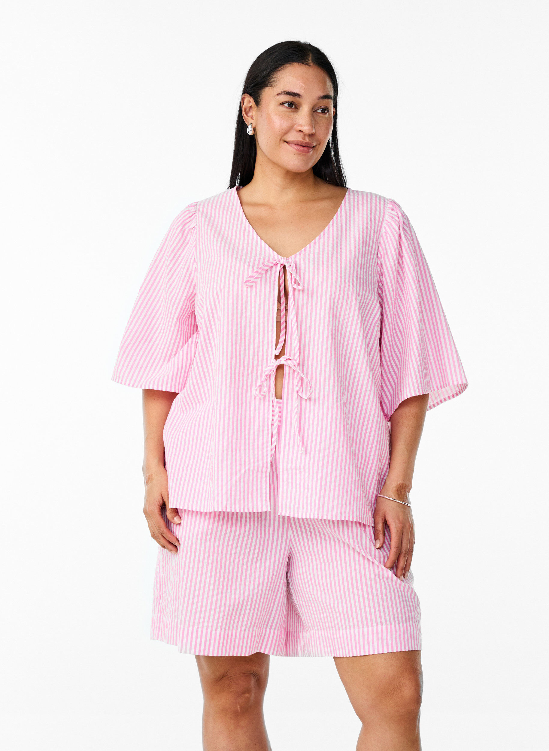 FLASH - Kurze Hosen mit Streifen und hoher Taille, Pink, Model